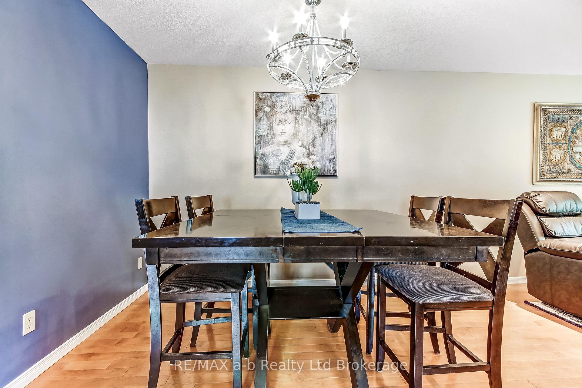 Photo 10 of 45 Carlyle Place, Kitchener, Brigadoon — HOMEH