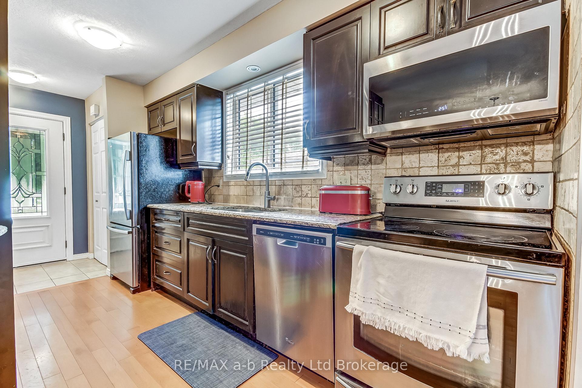 Photo 11 of 45 Carlyle Place, Kitchener, Brigadoon — HOMEH