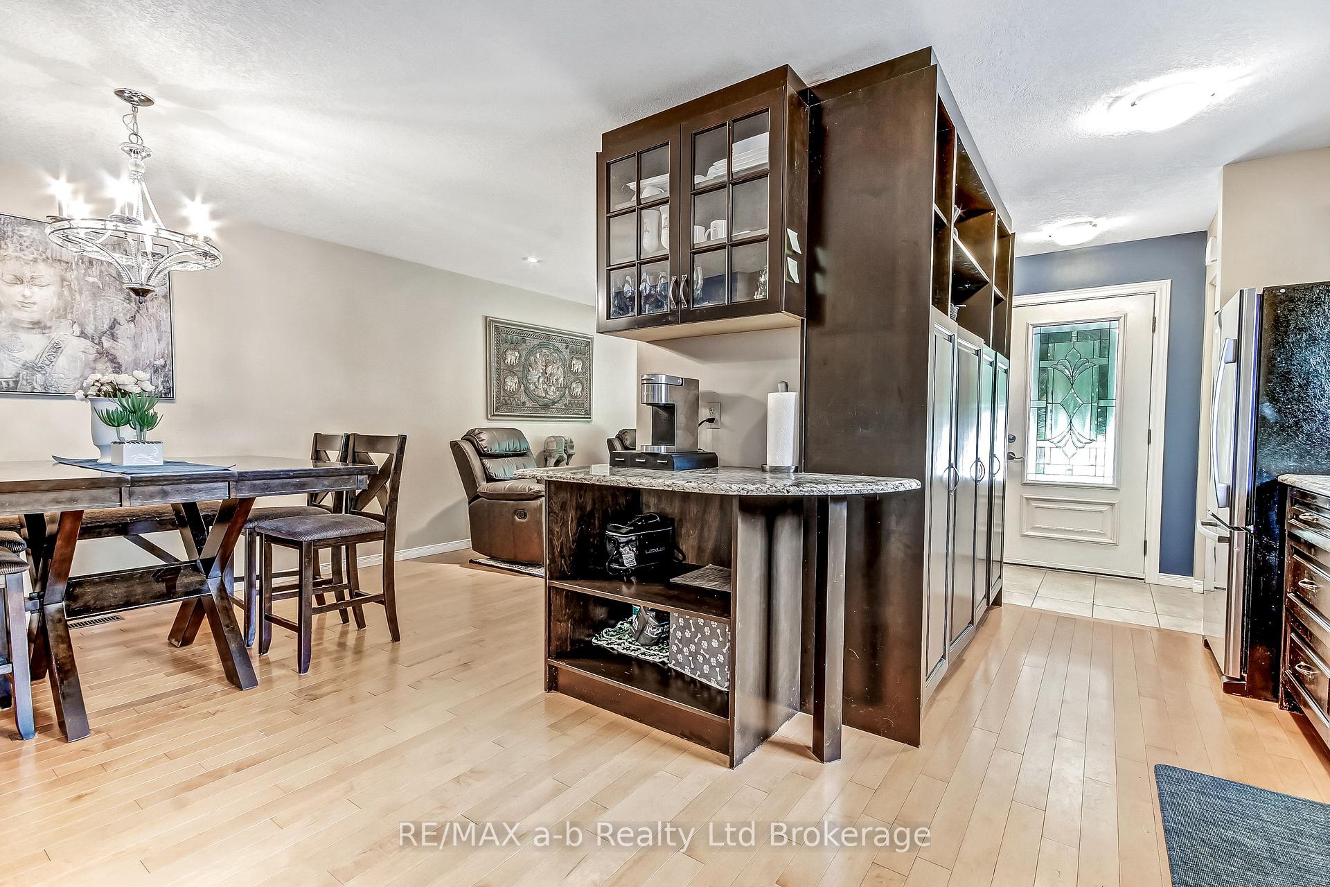 Photo 12 of 45 Carlyle Place, Kitchener, Brigadoon — HOMEH