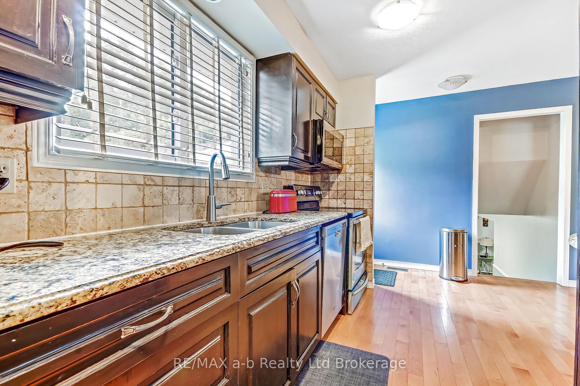 Photo 13 of 45 Carlyle Place, Kitchener, Brigadoon — HOMEH
