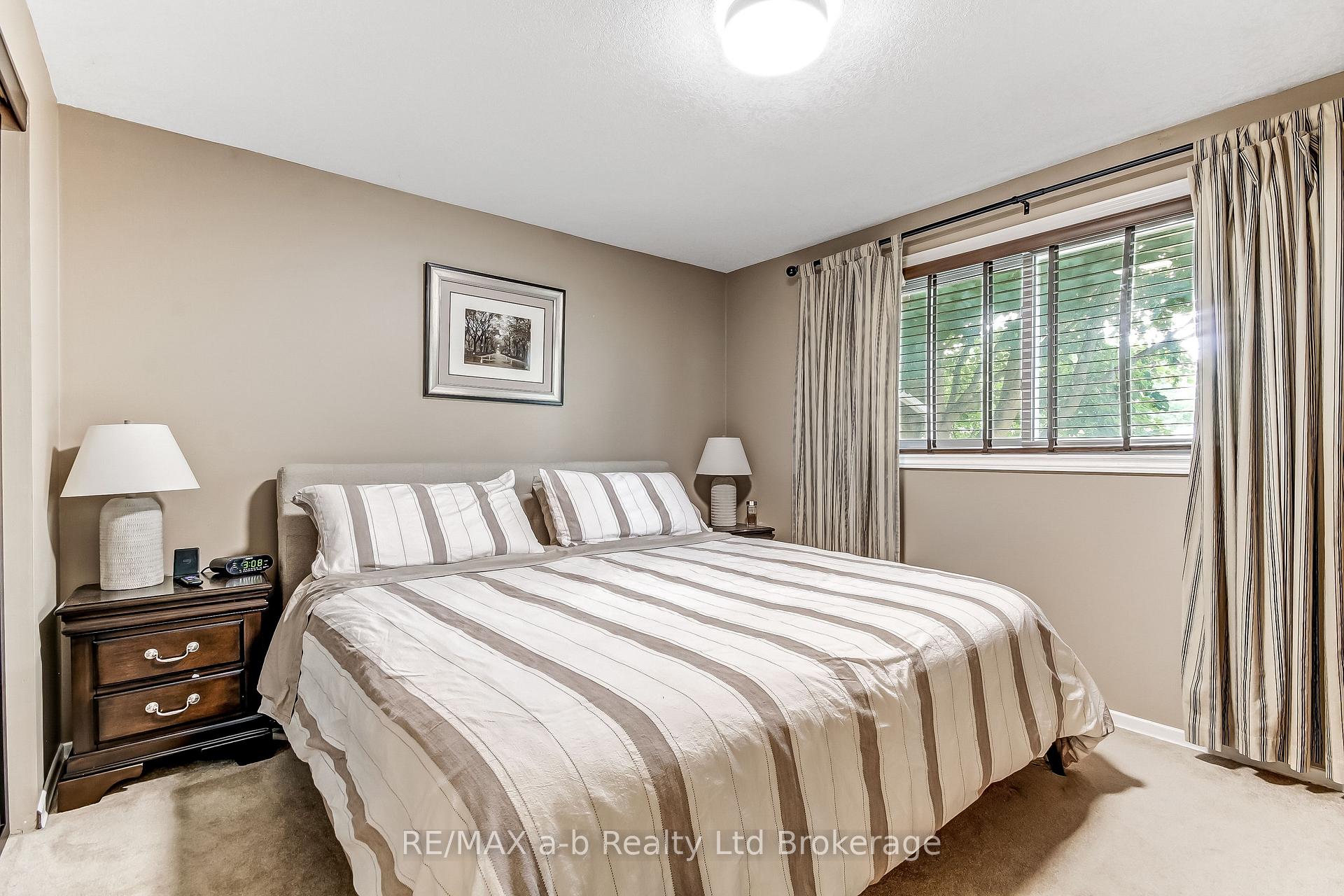 Photo 14 of 45 Carlyle Place, Kitchener, Brigadoon — HOMEH