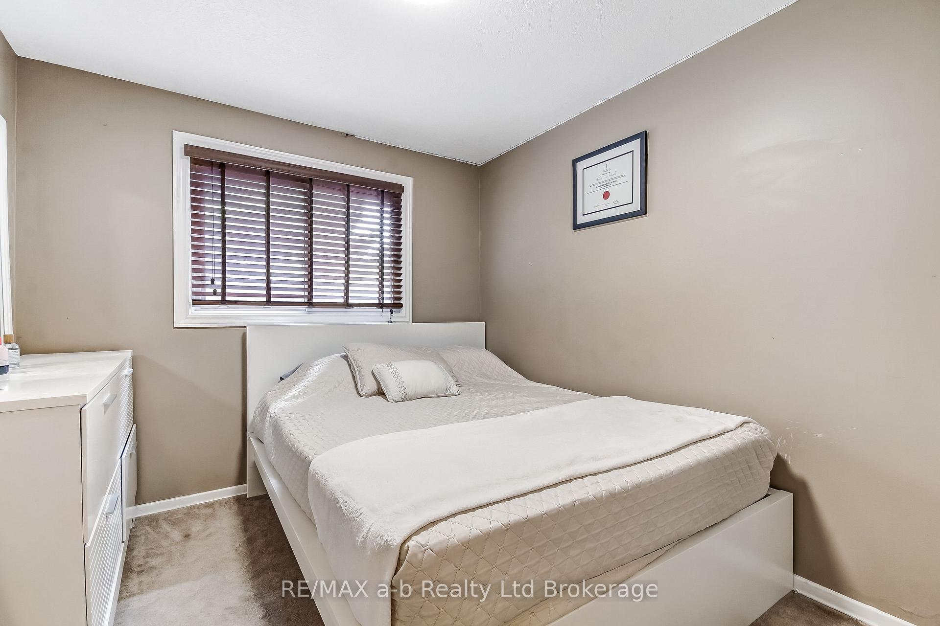 Photo 15 of 45 Carlyle Place, Kitchener, Brigadoon — HOMEH