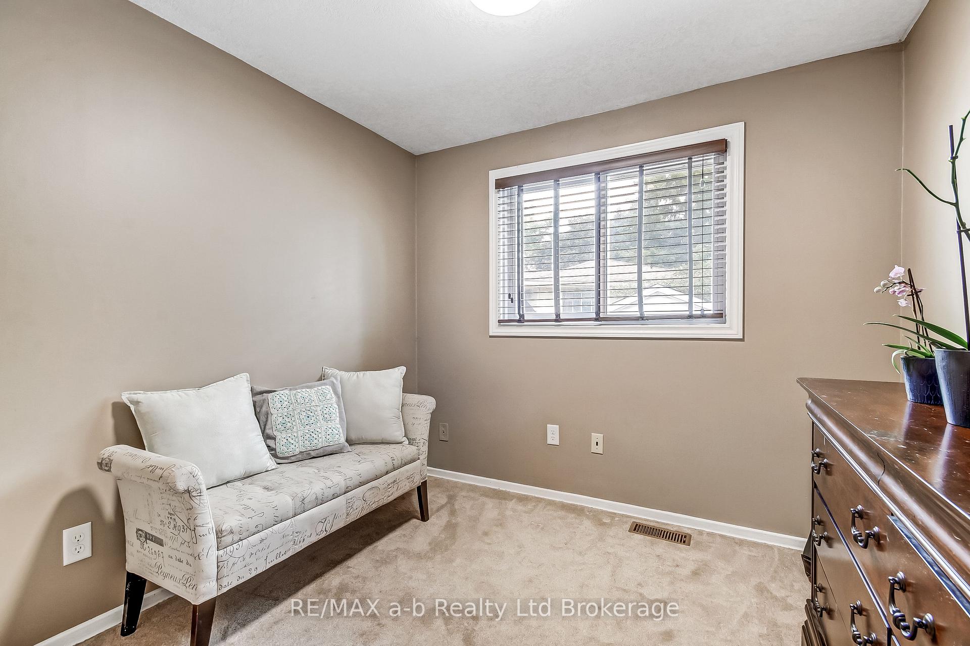 Photo 16 of 45 Carlyle Place, Kitchener, Brigadoon — HOMEH