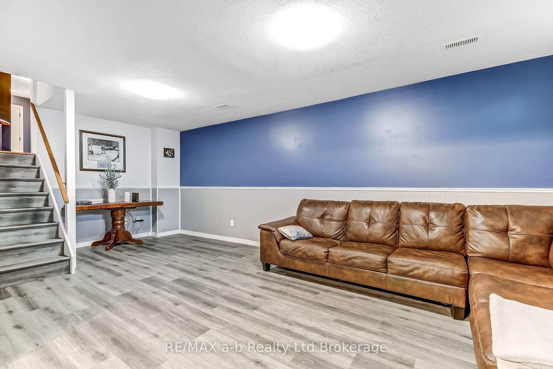 Photo 18 of 45 Carlyle Place, Kitchener, Brigadoon — HOMEH