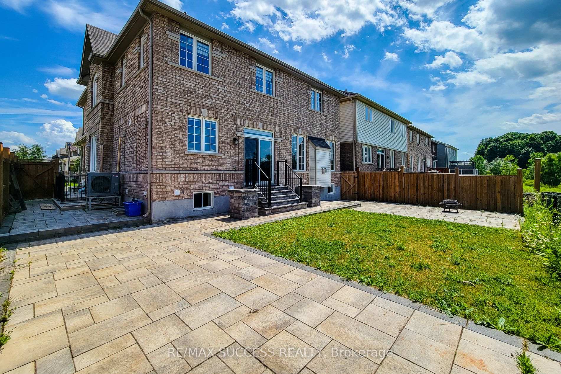 Photo 3 of 2 Turnbull Drive, Brantford, Empire — HOMEH