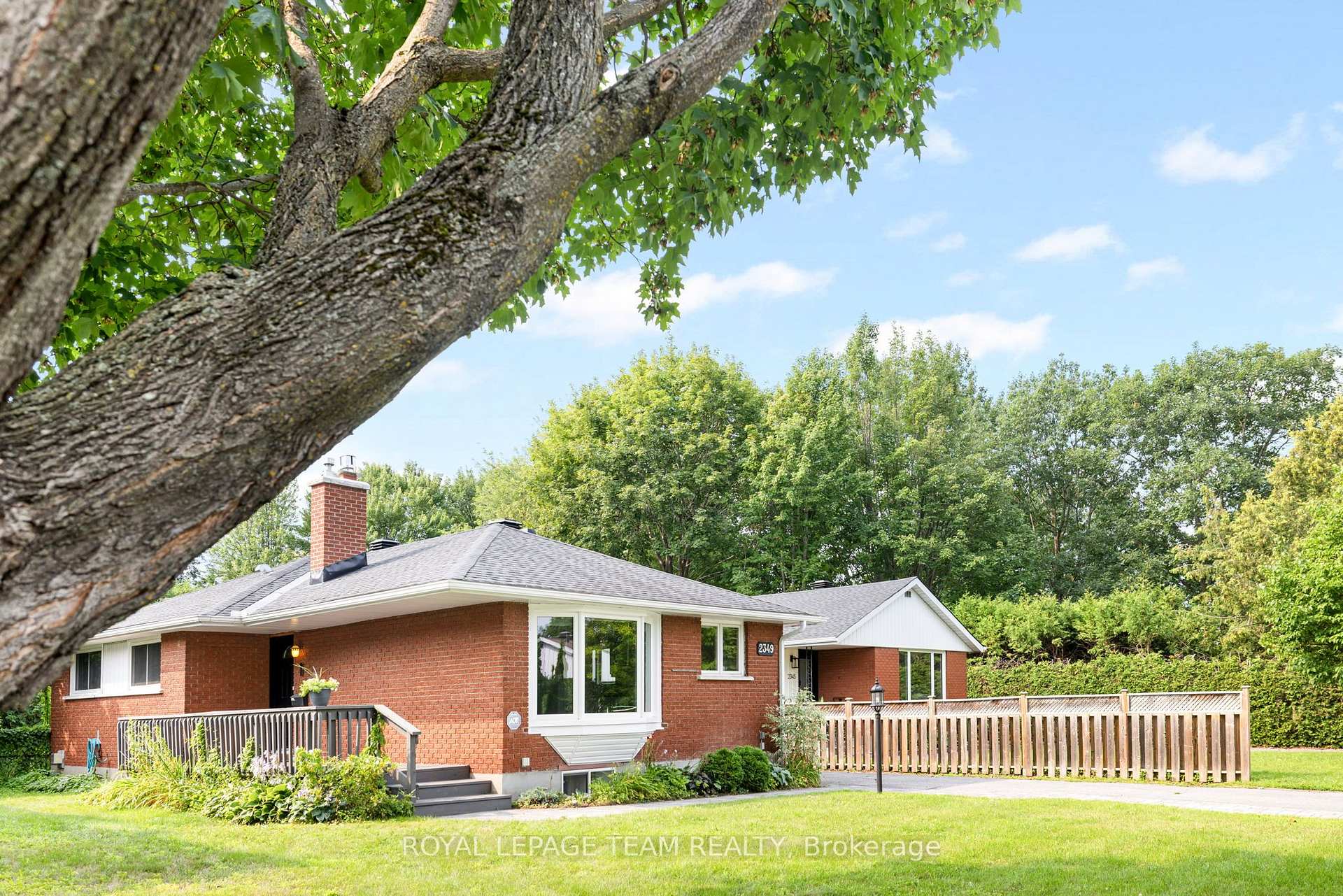 Photo 3 of 2349 Edwin Crescent, Ottawa, Queensway Terrace South/Ridgeview — HOMEH