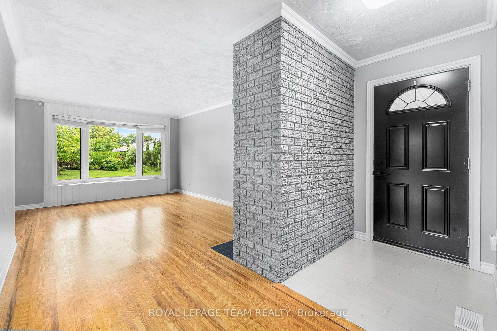 Photo 8 of 2349 Edwin Crescent, Ottawa, Queensway Terrace South/Ridgeview — HOMEH