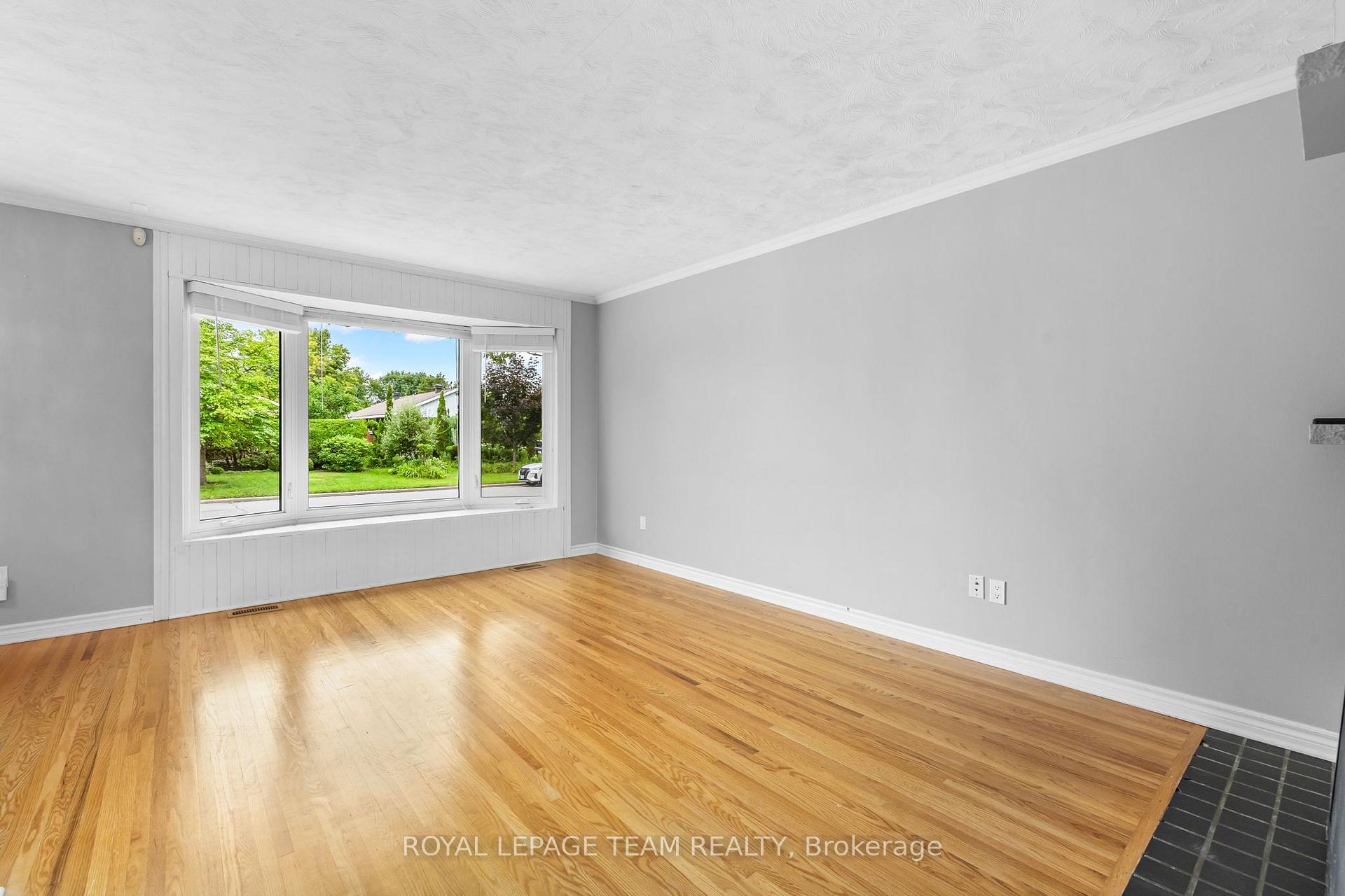 Photo 9 of 2349 Edwin Crescent, Ottawa, Queensway Terrace South/Ridgeview — HOMEH