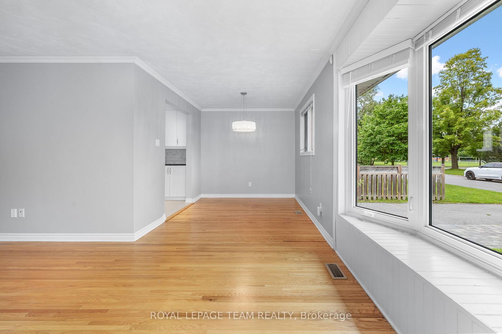 Photo 12 of 2349 Edwin Crescent, Ottawa, Queensway Terrace South/Ridgeview — HOMEH