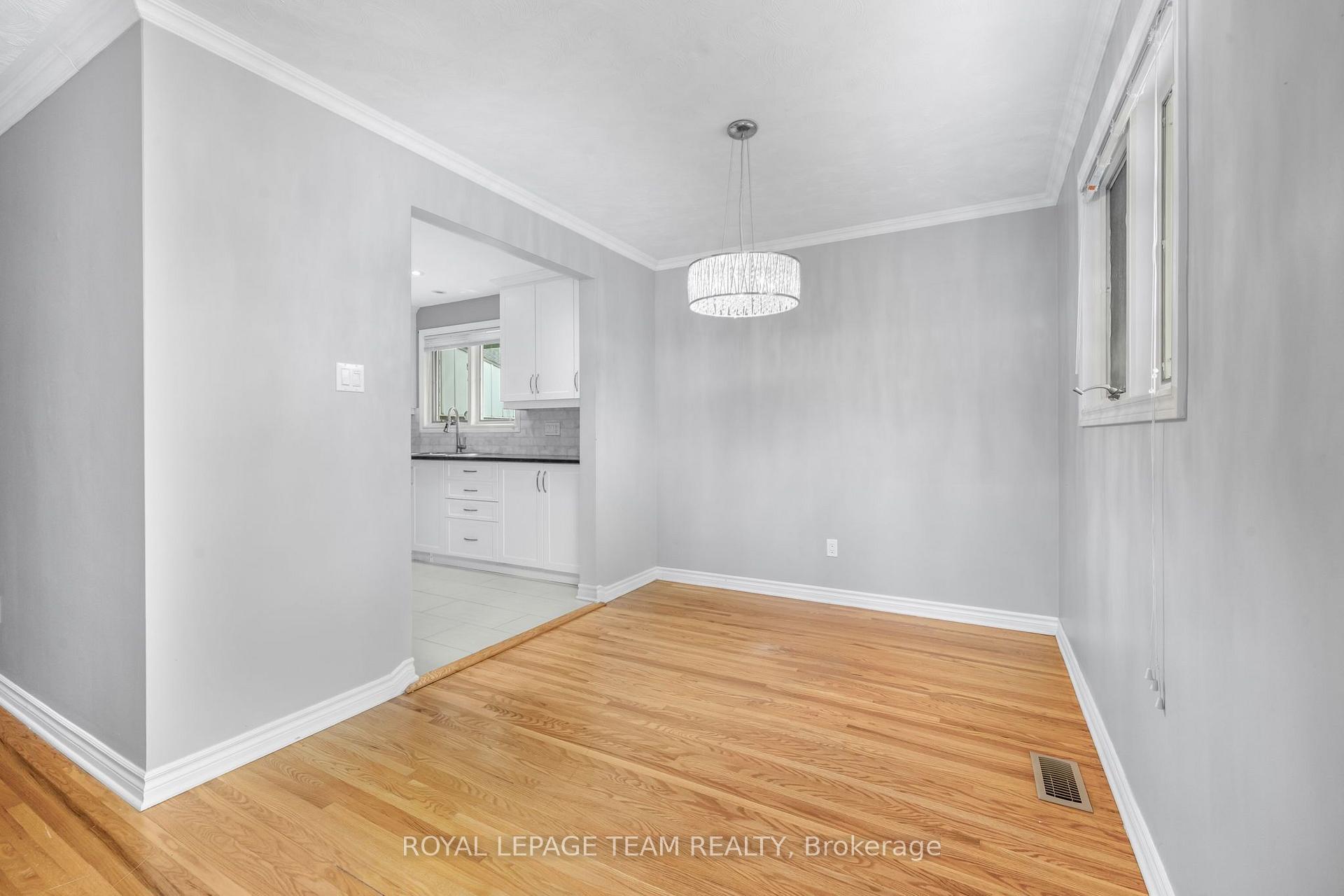 Photo 13 of 2349 Edwin Crescent, Ottawa, Queensway Terrace South/Ridgeview — HOMEH