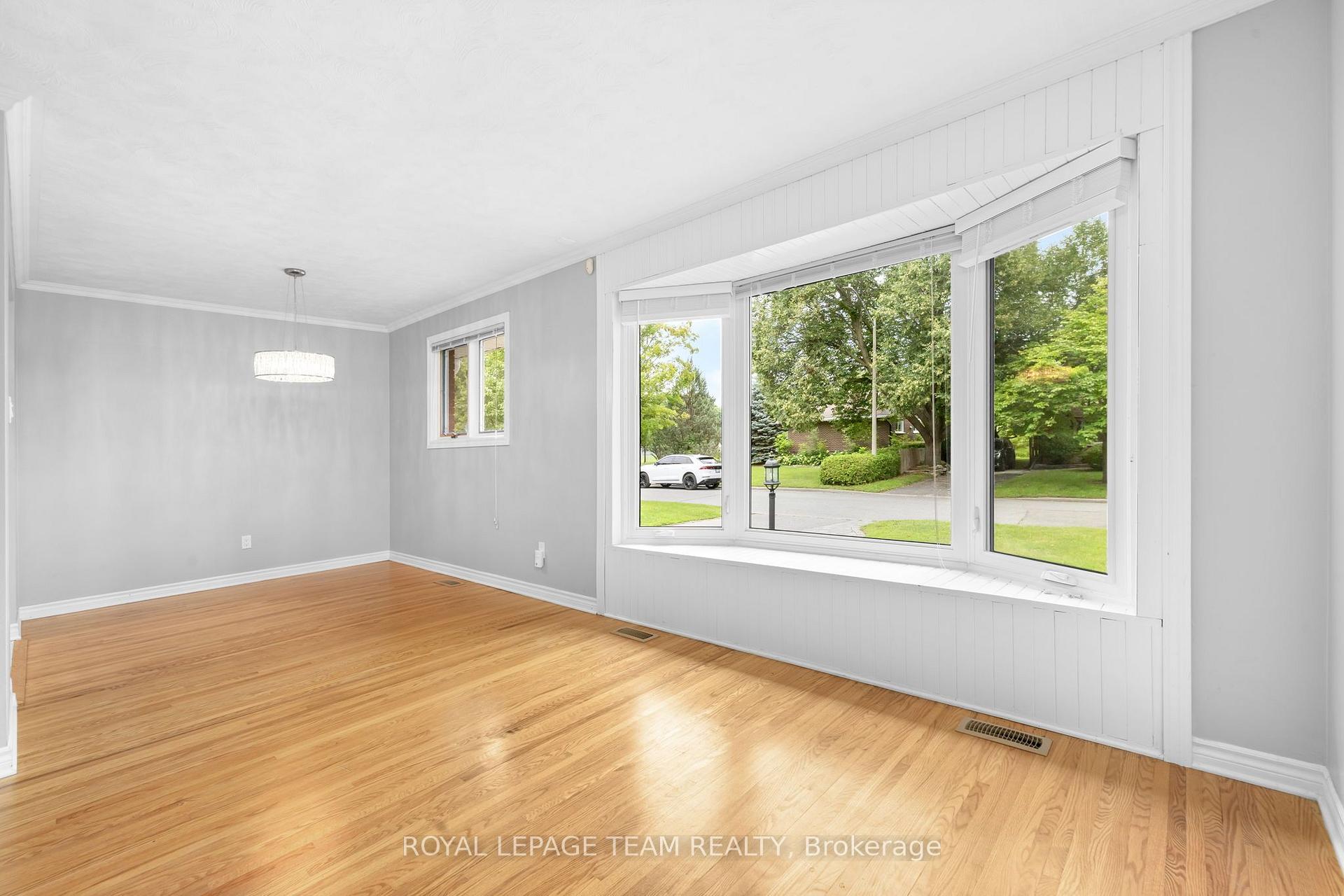 Photo 15 of 2349 Edwin Crescent, Ottawa, Queensway Terrace South/Ridgeview — HOMEH