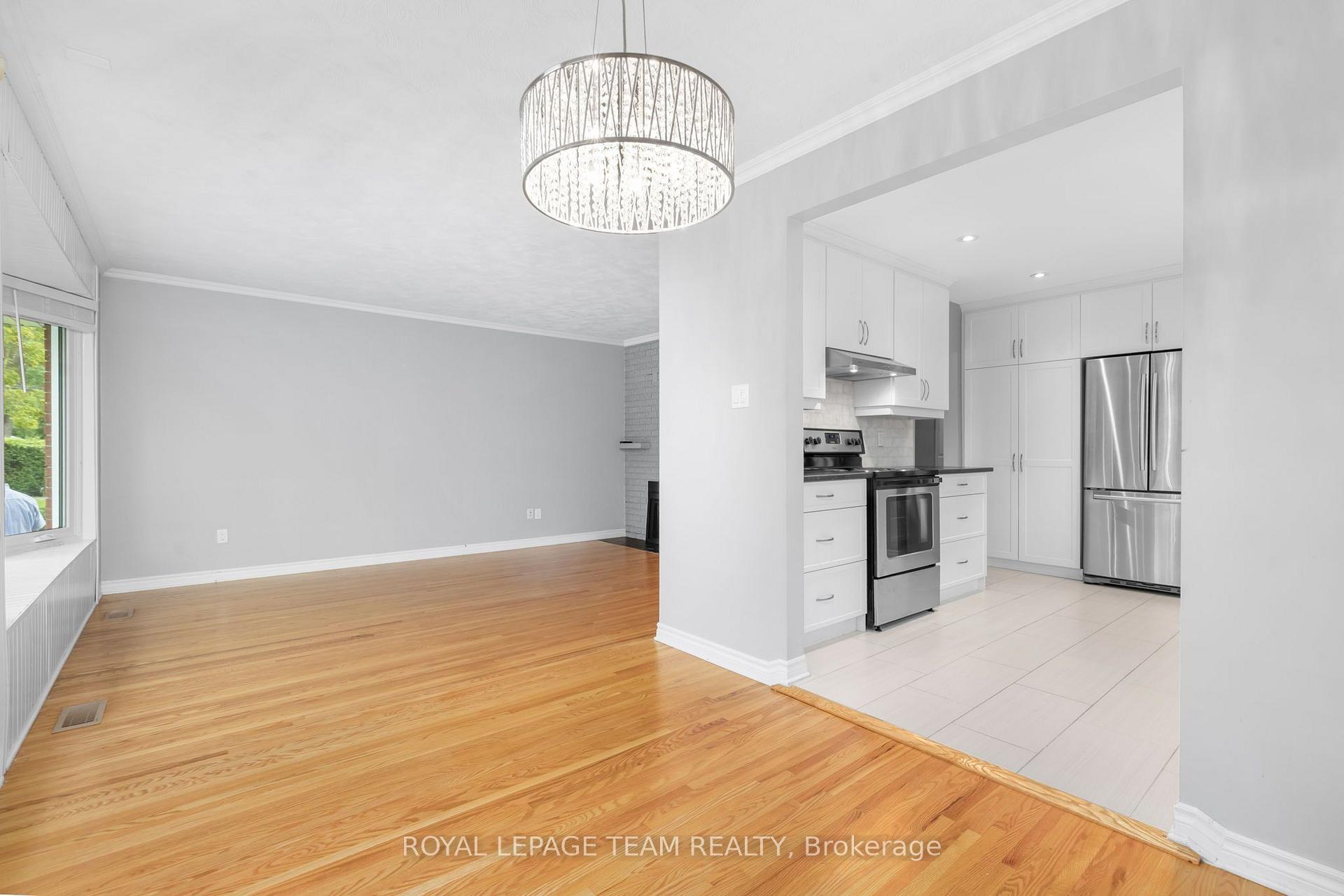 Photo 16 of 2349 Edwin Crescent, Ottawa, Queensway Terrace South/Ridgeview — HOMEH