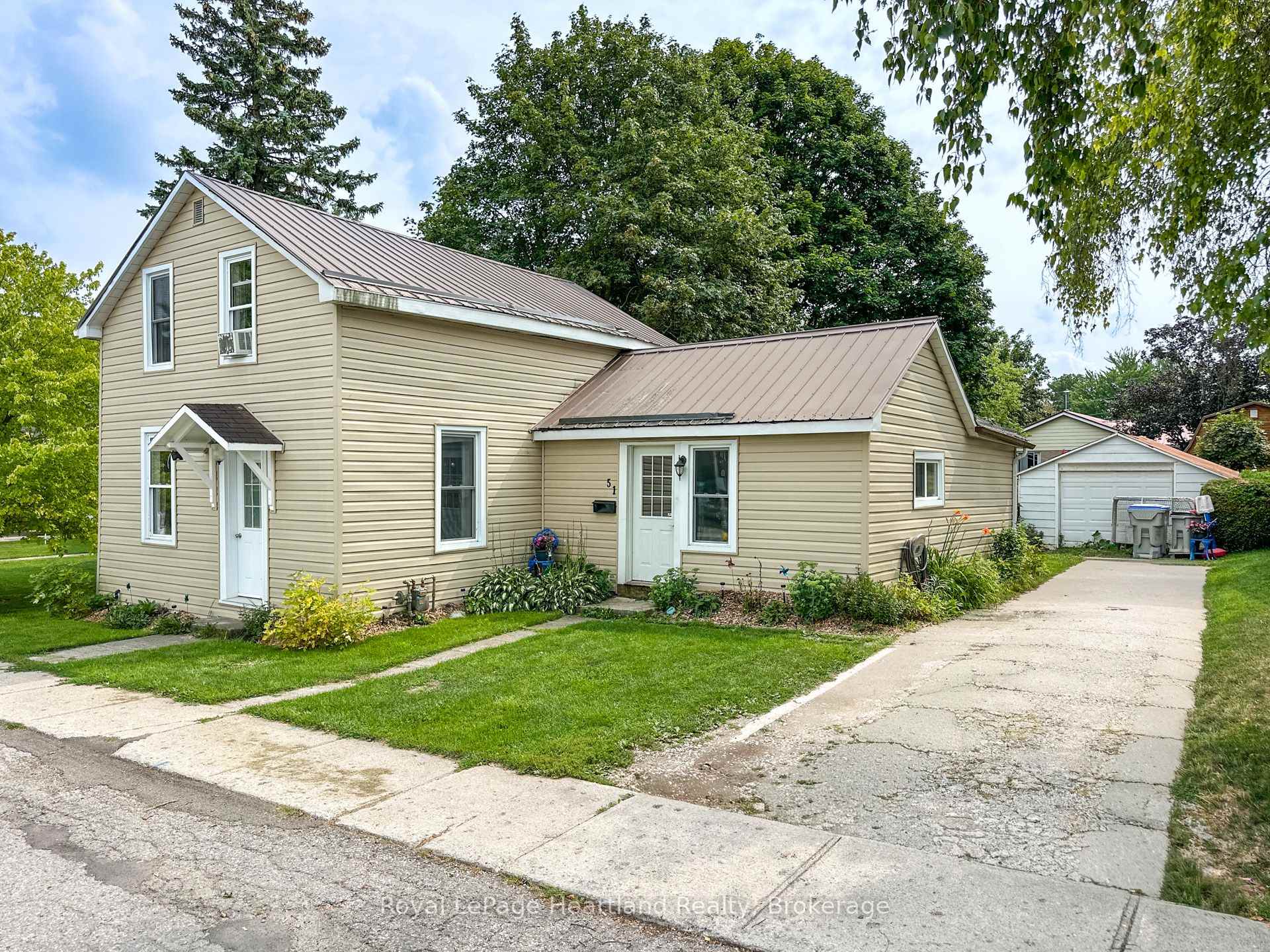 Photo 2 of 51 Side Street, Huron East, Seaforth — HOMEH