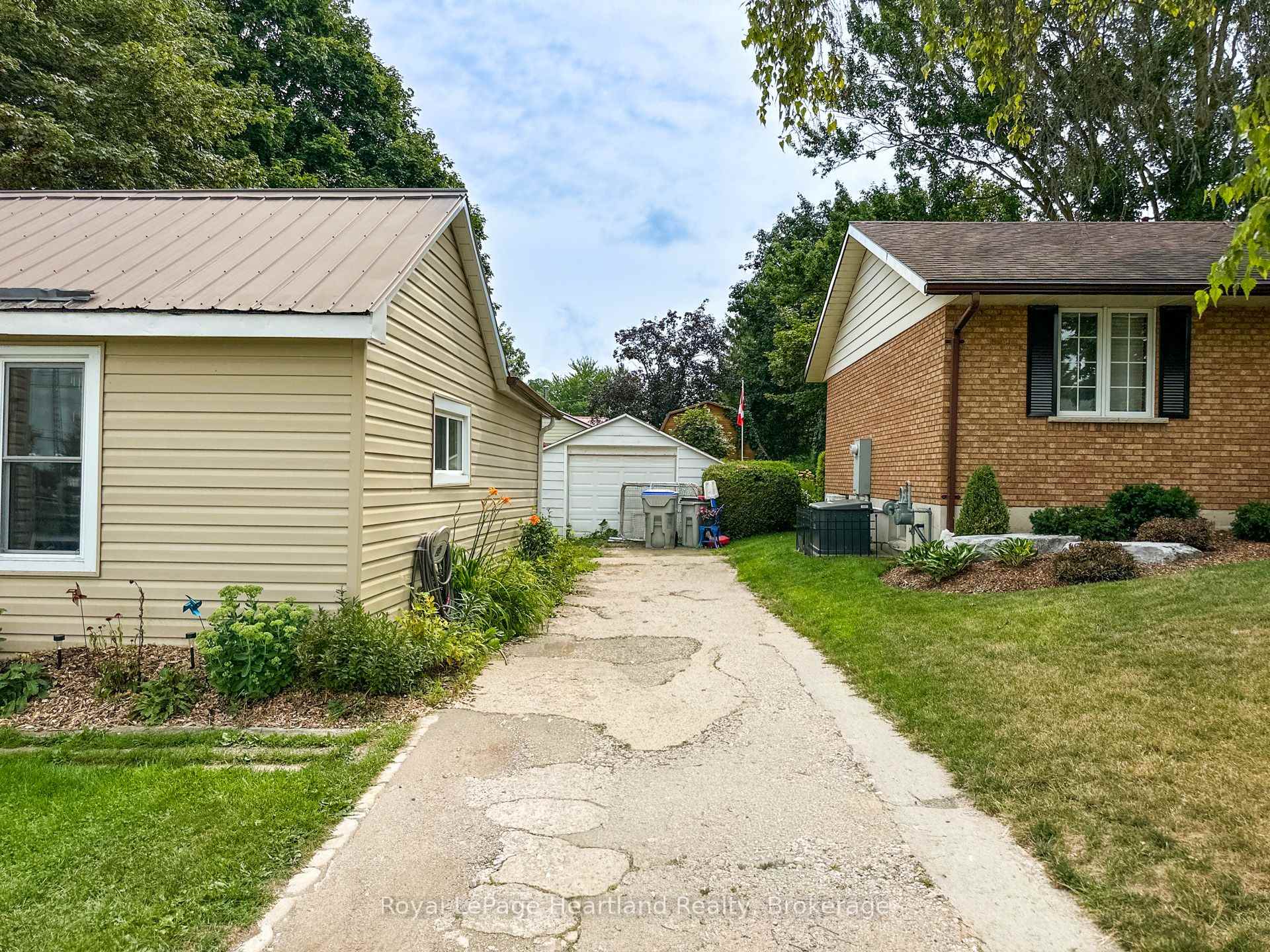 Photo 41 of 51 Side Street, Huron East, Seaforth — HOMEH