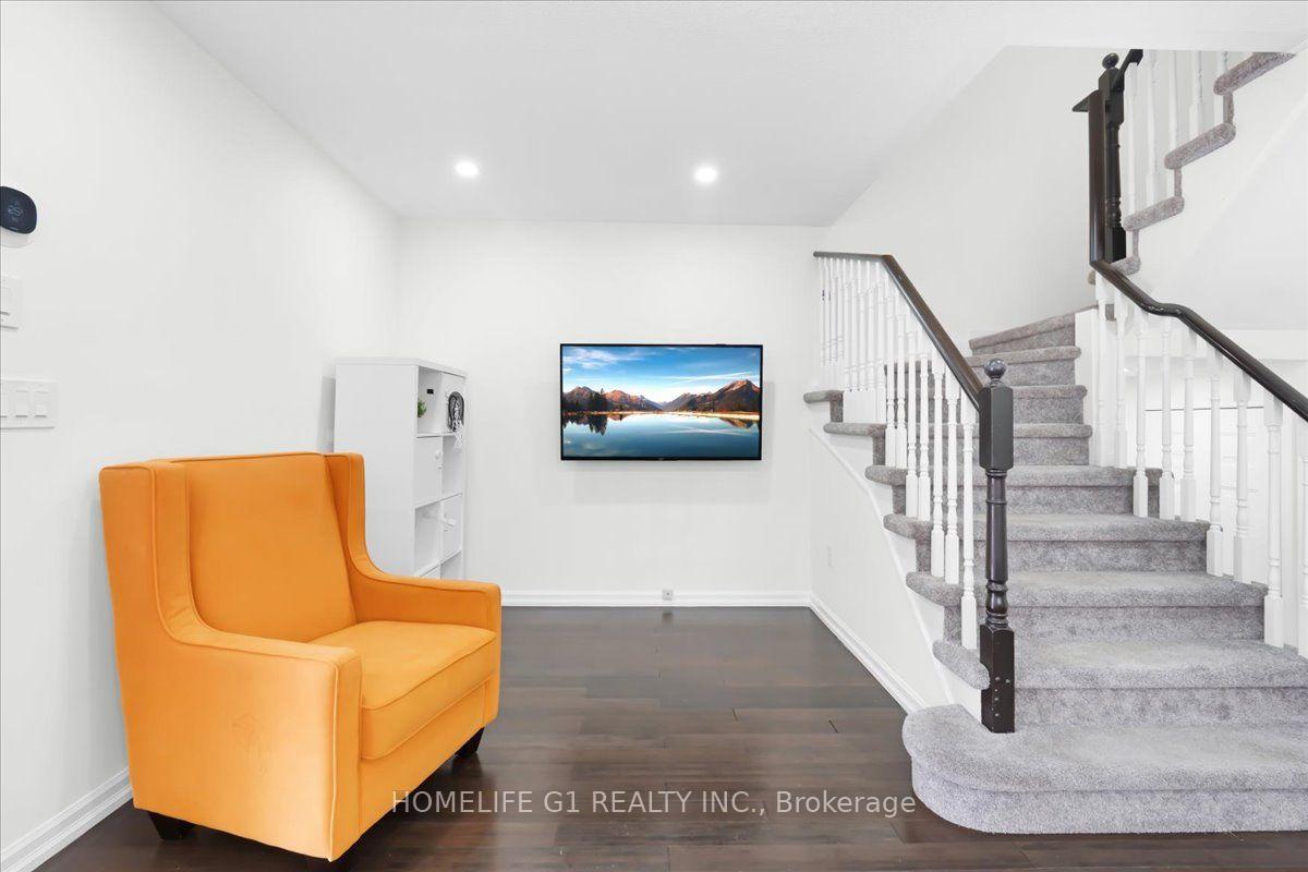 Photo 9 of 70 Tarquini Crescent, Caledon, Bolton West — HOMEH