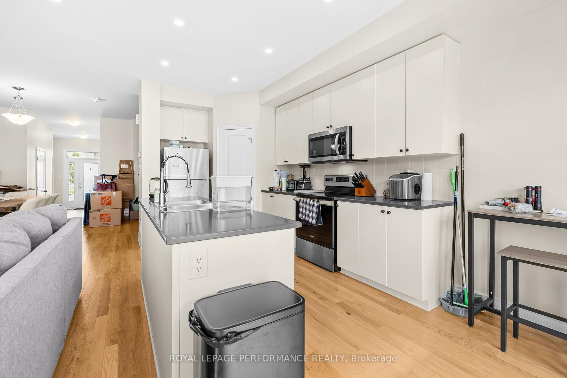 Photo 6 of 709 Namur Street, Russell, Embrun — HOMEH