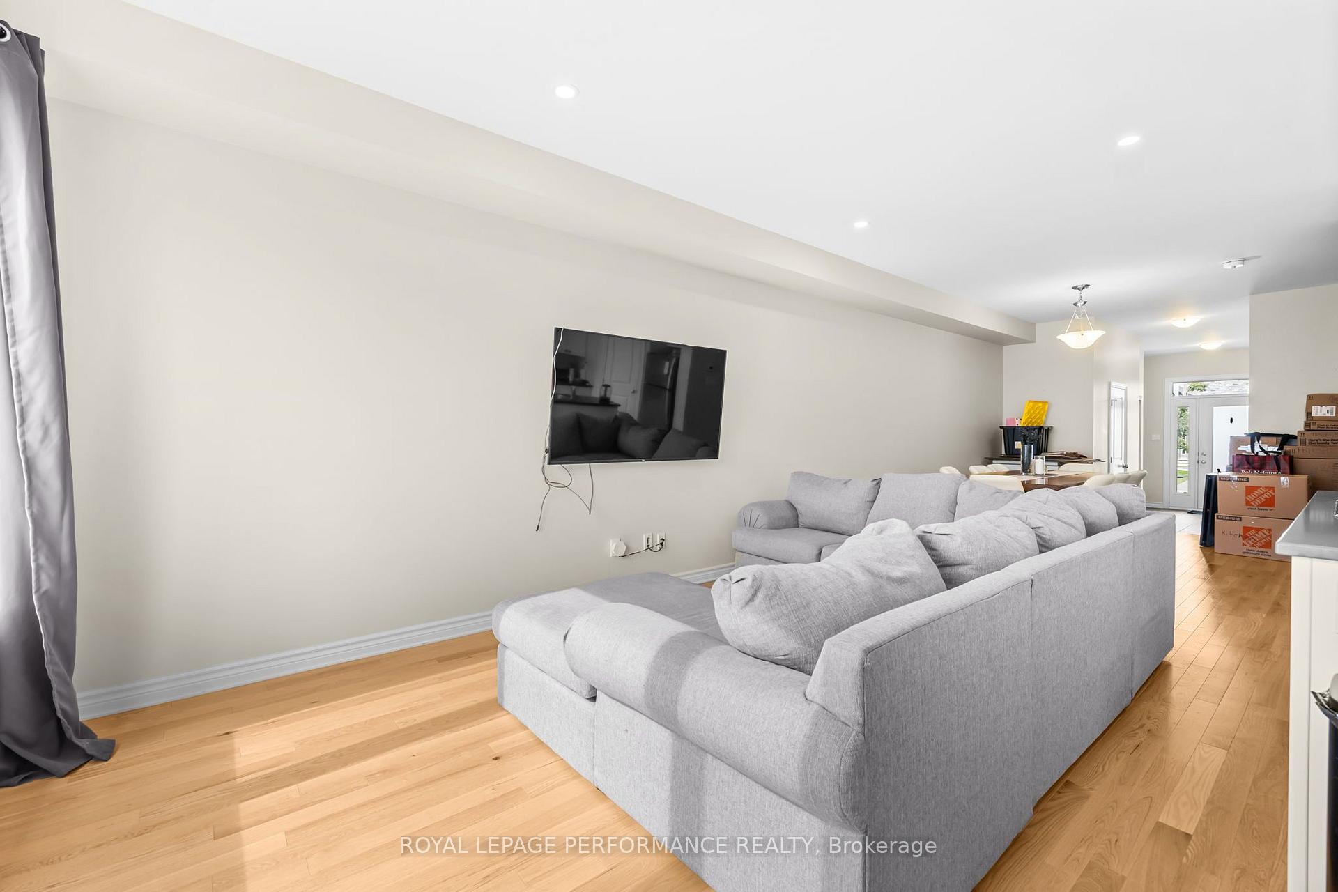 Photo 12 of 709 Namur Street, Russell, Embrun — HOMEH