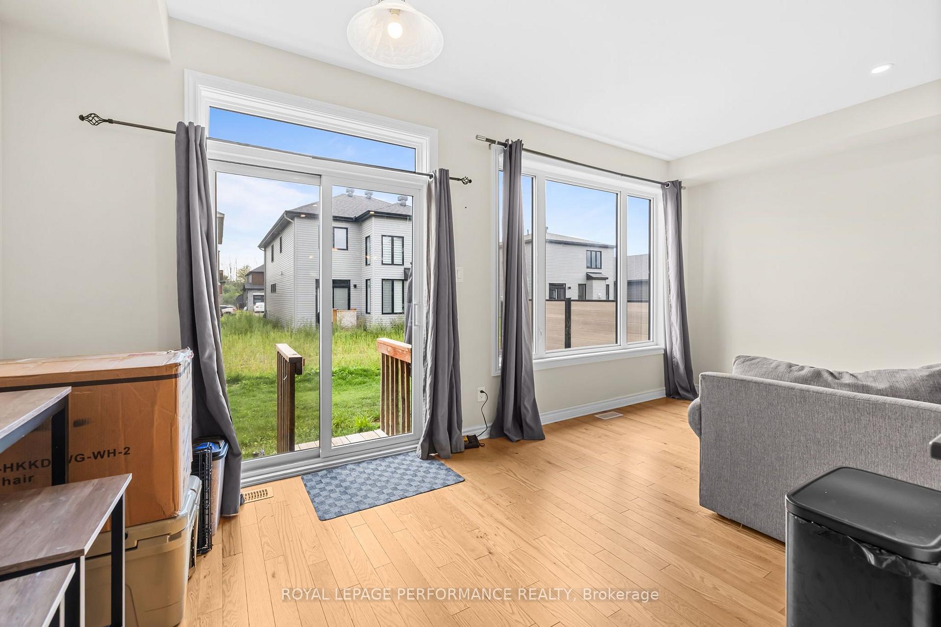 Photo 13 of 709 Namur Street, Russell, Embrun — HOMEH