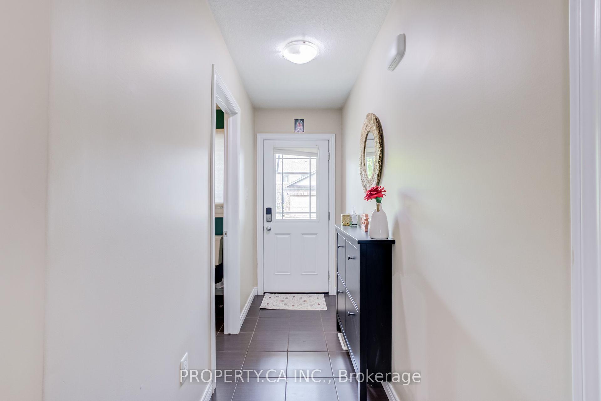 Photo 5 of Unit 2, 14 Amos Drive, Guelph, Kortright East — HOMEH
