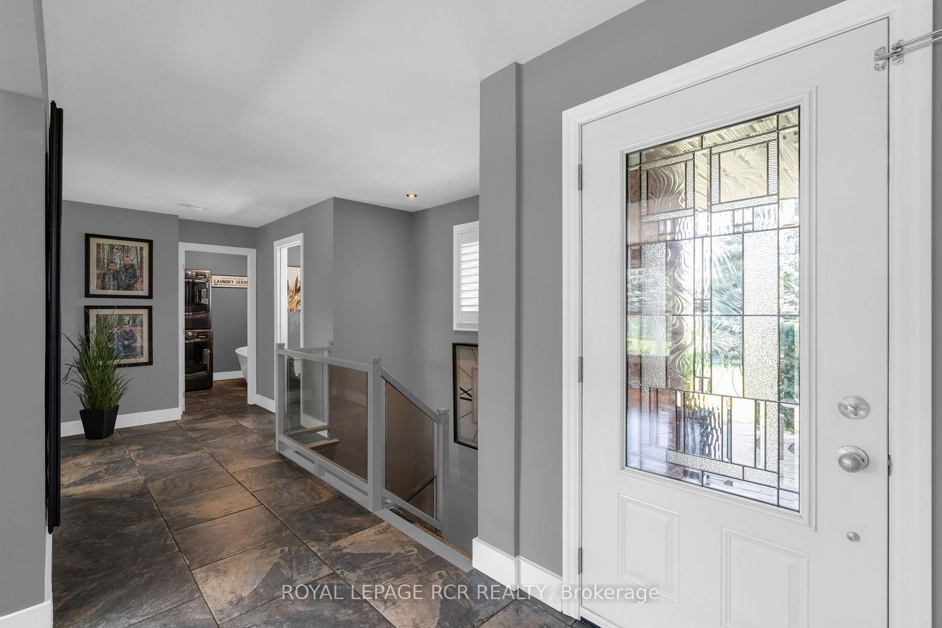 Photo 4 of 20 Douglas Drive, New Tecumseth, Alliston — HOMEH
