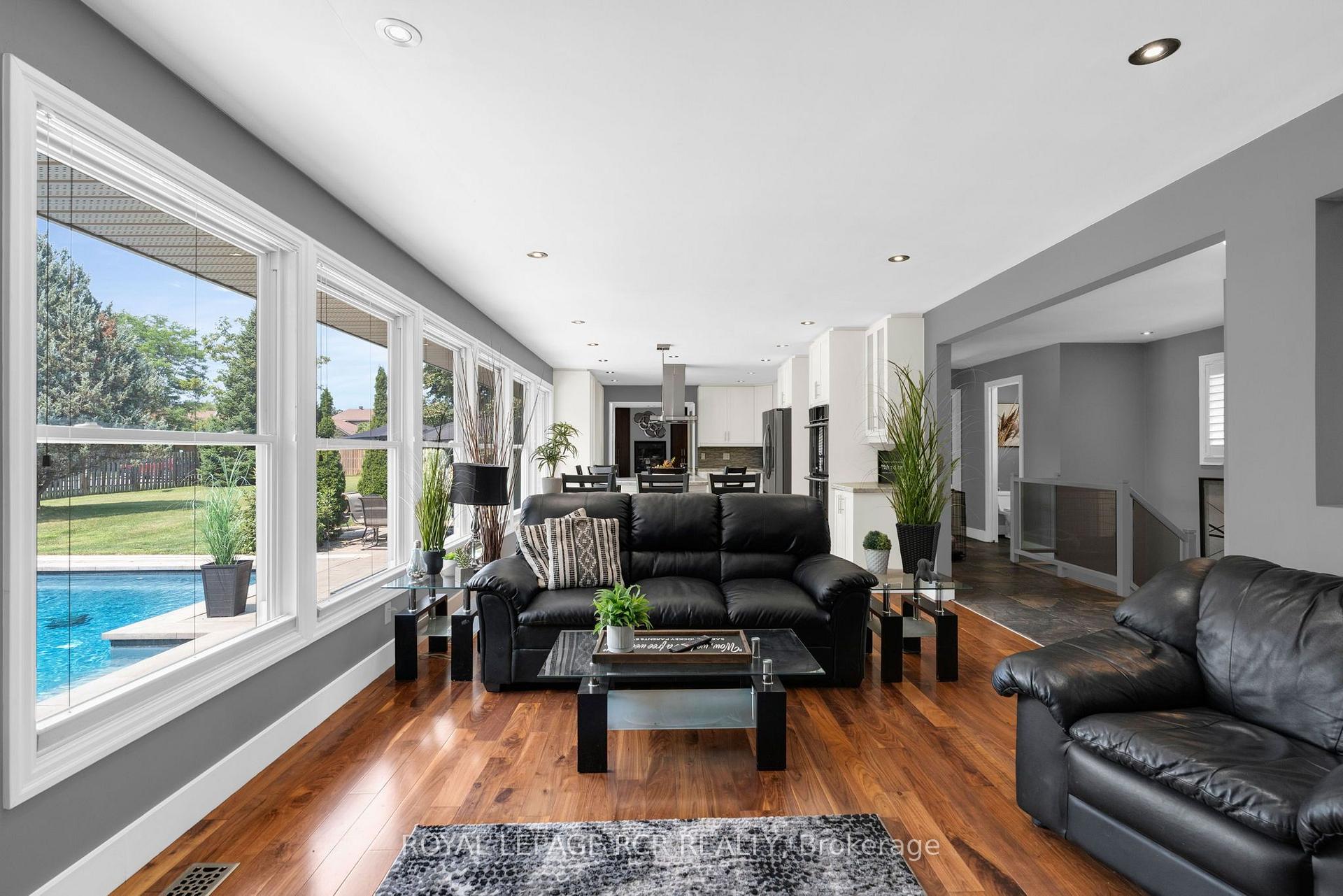 Photo 10 of 20 Douglas Drive, New Tecumseth, Alliston — HOMEH