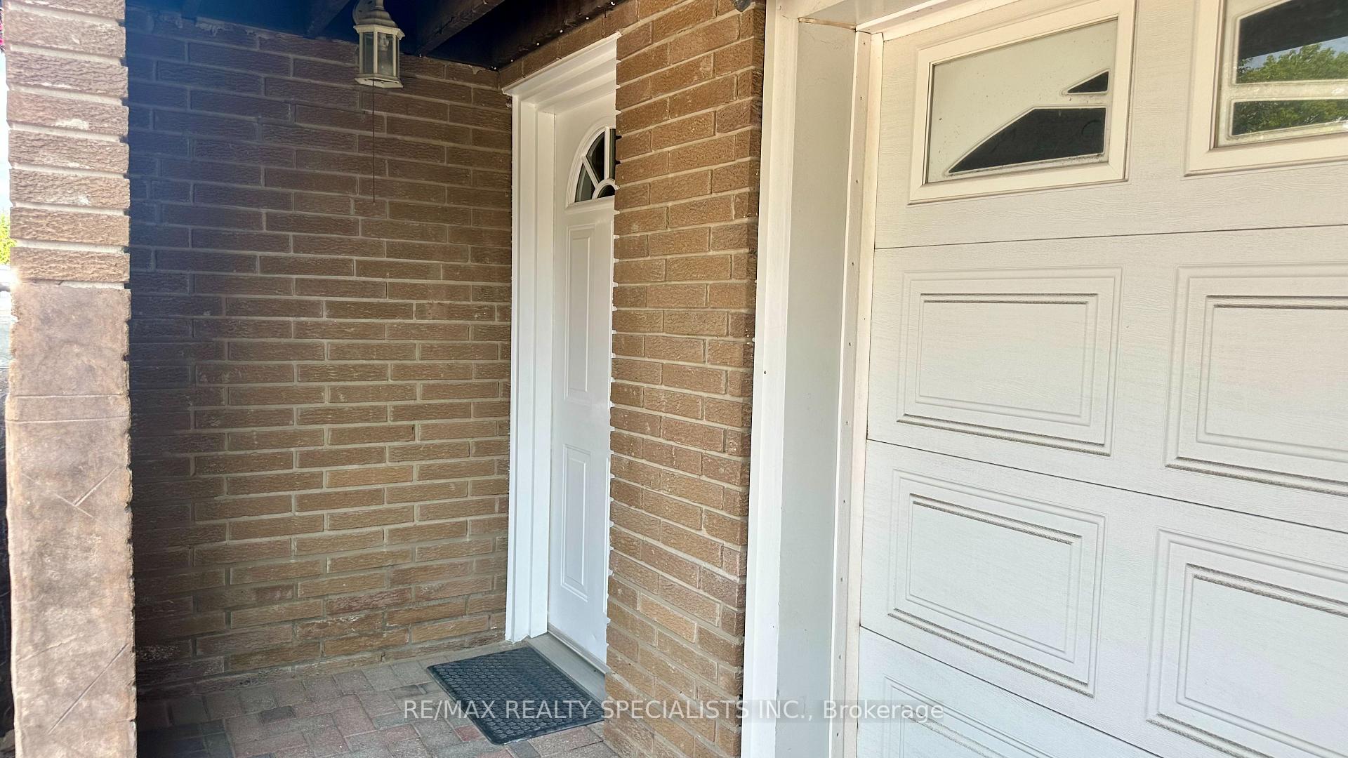 Photo 2 of 2984 Windjammer Road, Mississauga, Erin Mills — HOMEH