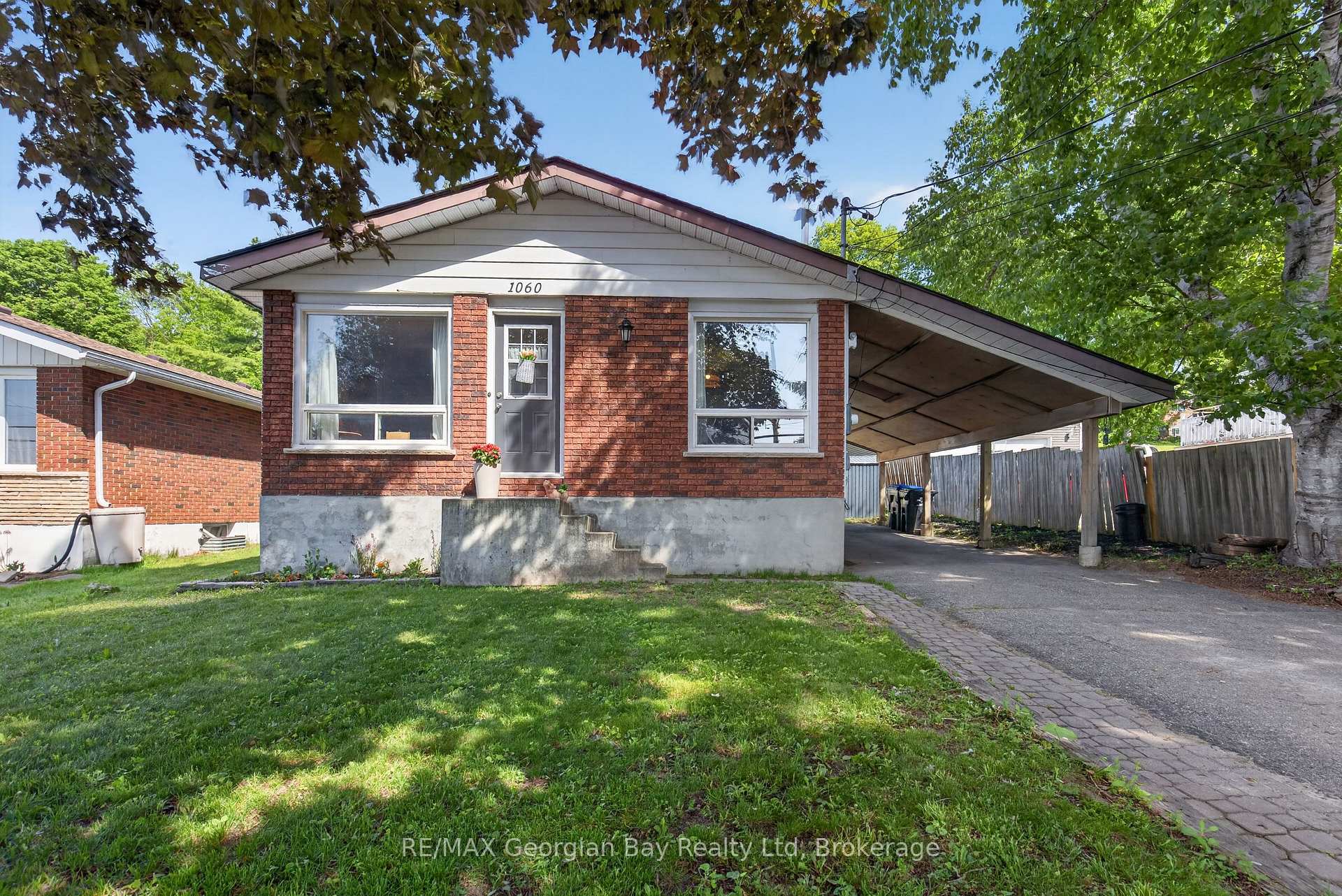 Photo of 1060 Harbourview Drive