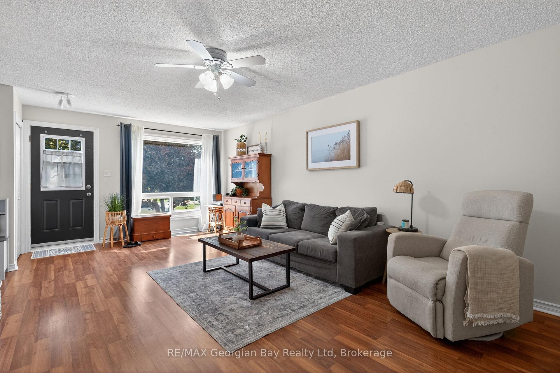 Photo 3 of 1060 Harbourview Drive, Midland — HOMEH