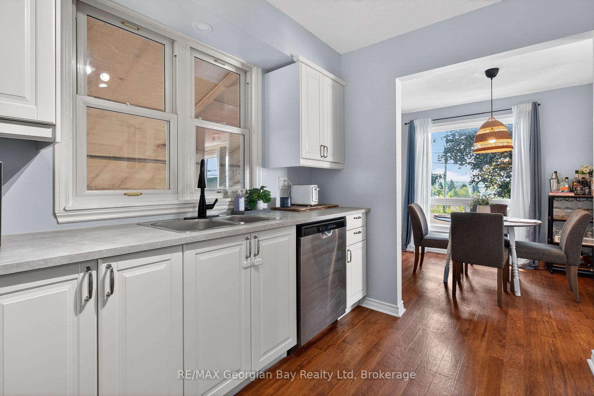 Photo 5 of 1060 Harbourview Drive, Midland — HOMEH