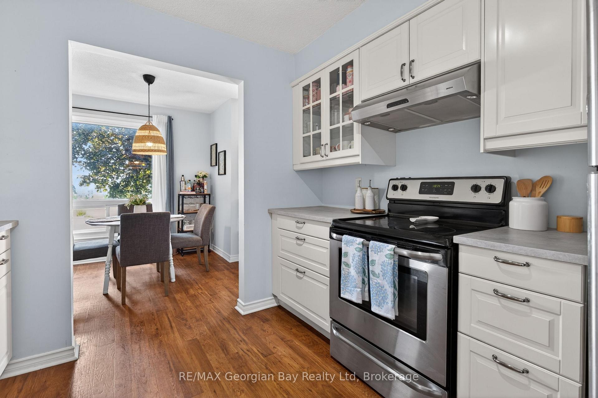 Photo 6 of 1060 Harbourview Drive, Midland — HOMEH