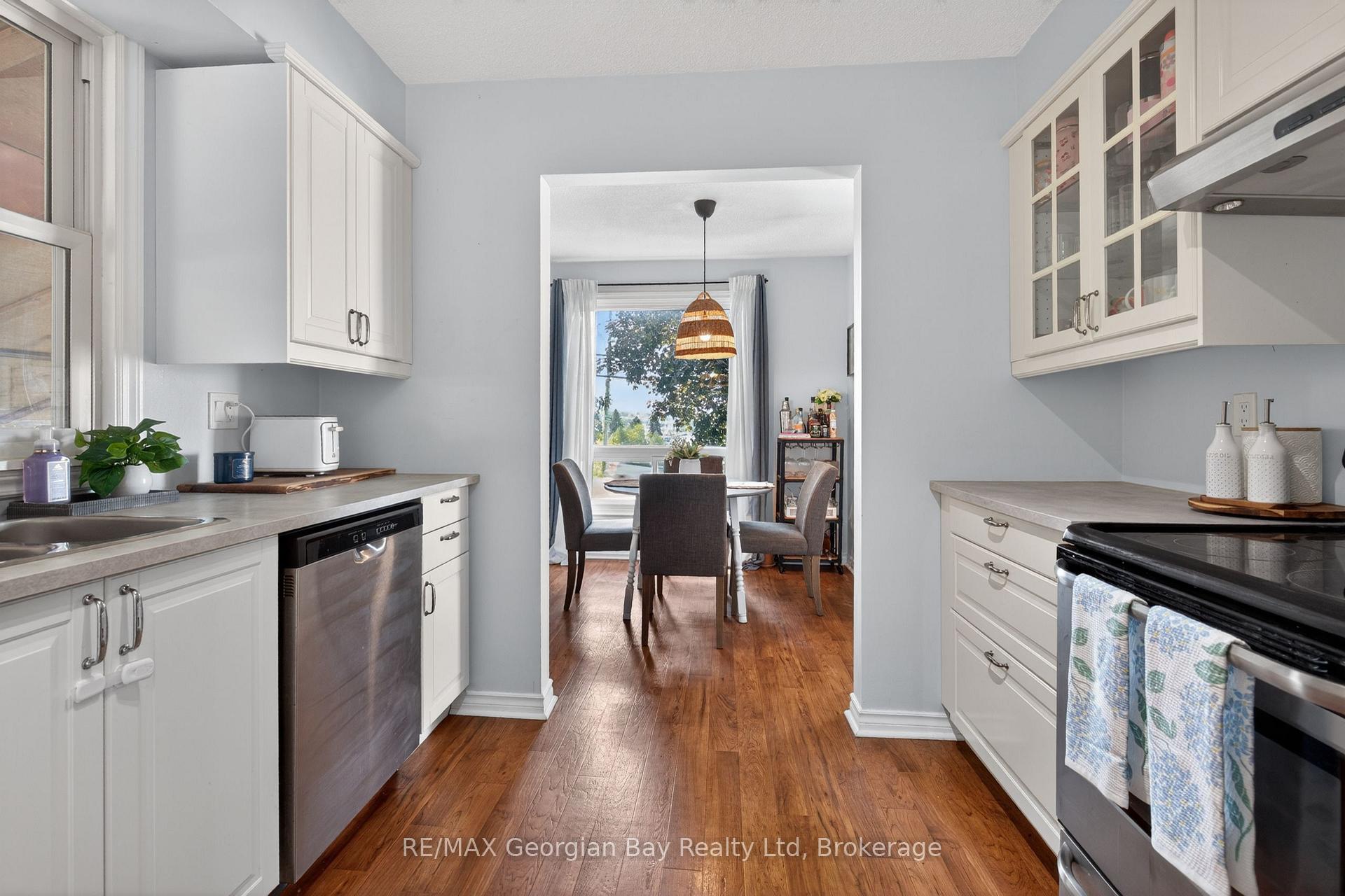 Photo 7 of 1060 Harbourview Drive, Midland — HOMEH