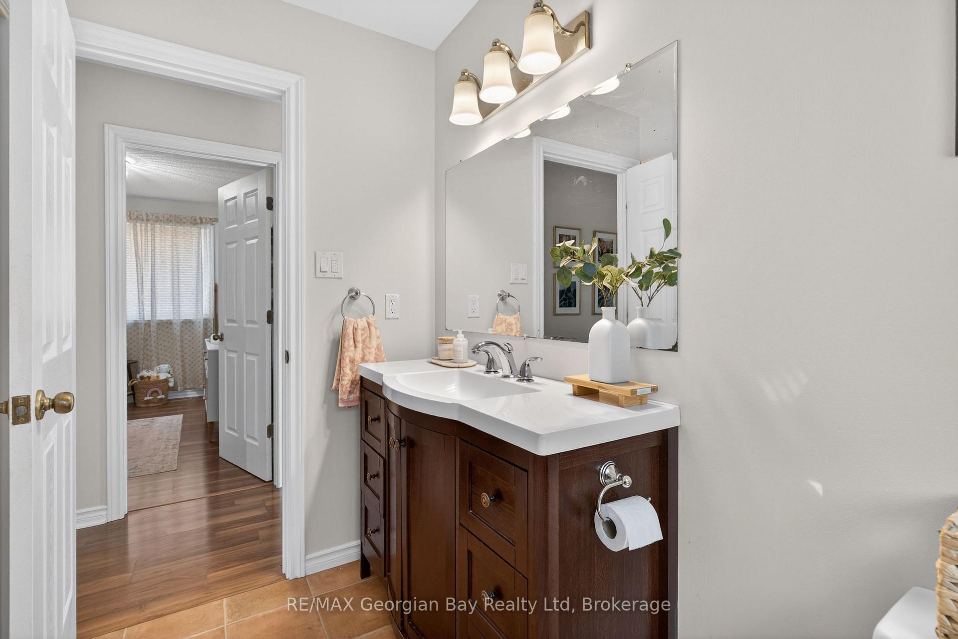 Photo 11 of 1060 Harbourview Drive, Midland — HOMEH