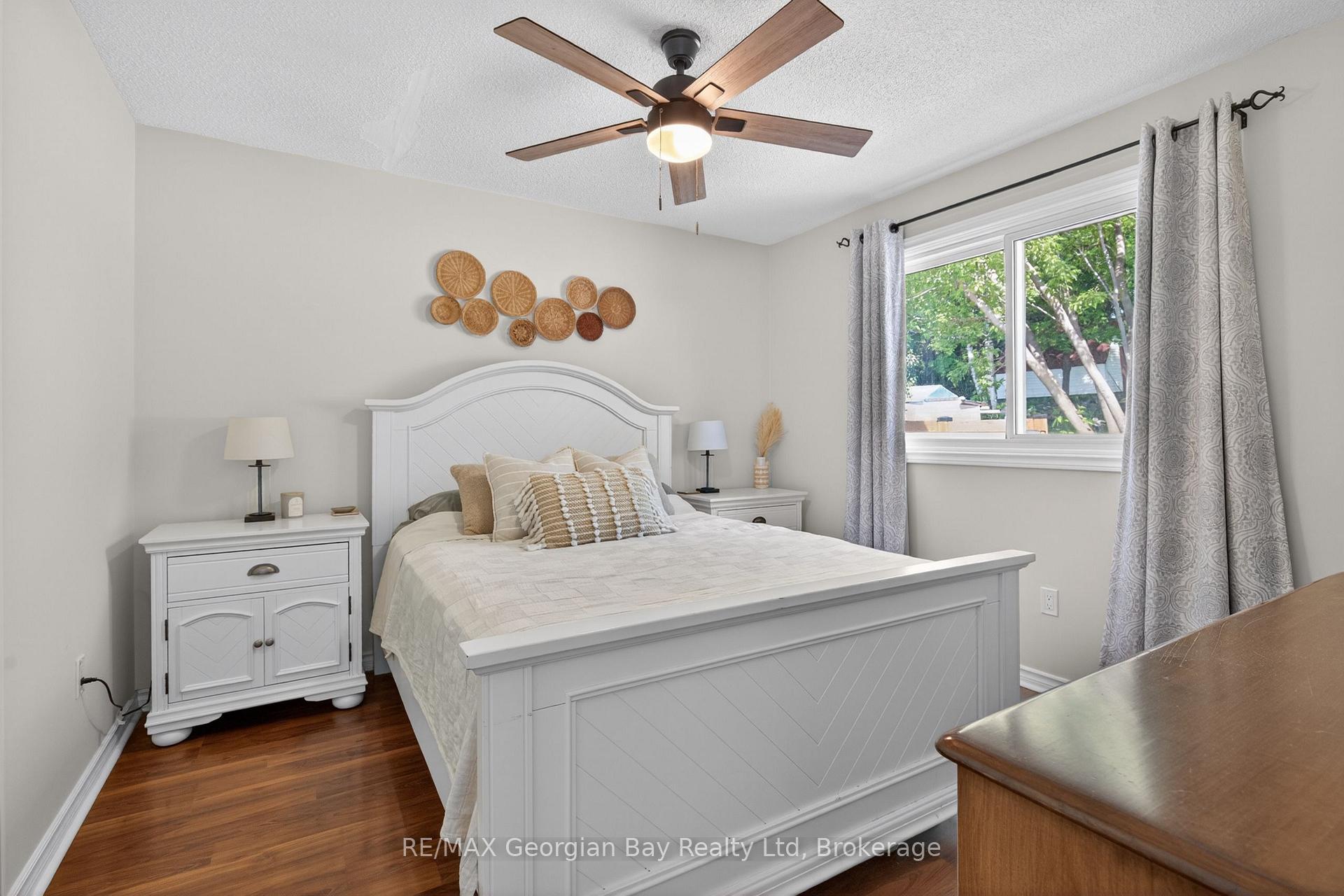 Photo 14 of 1060 Harbourview Drive, Midland — HOMEH