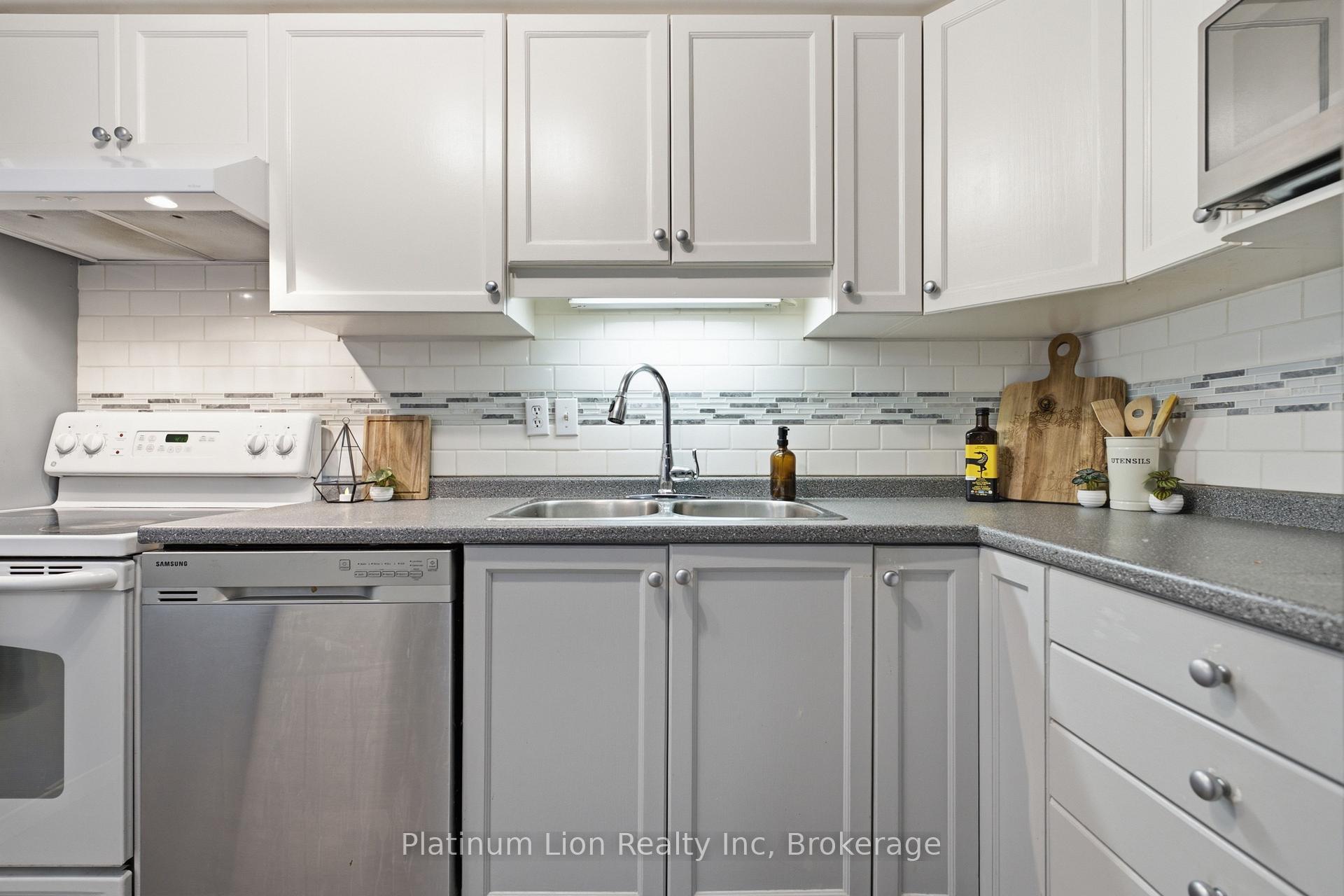 Photo 15 of 31 Galileo Boulevard, Brantford, North Park/Wood St. — HOMEH