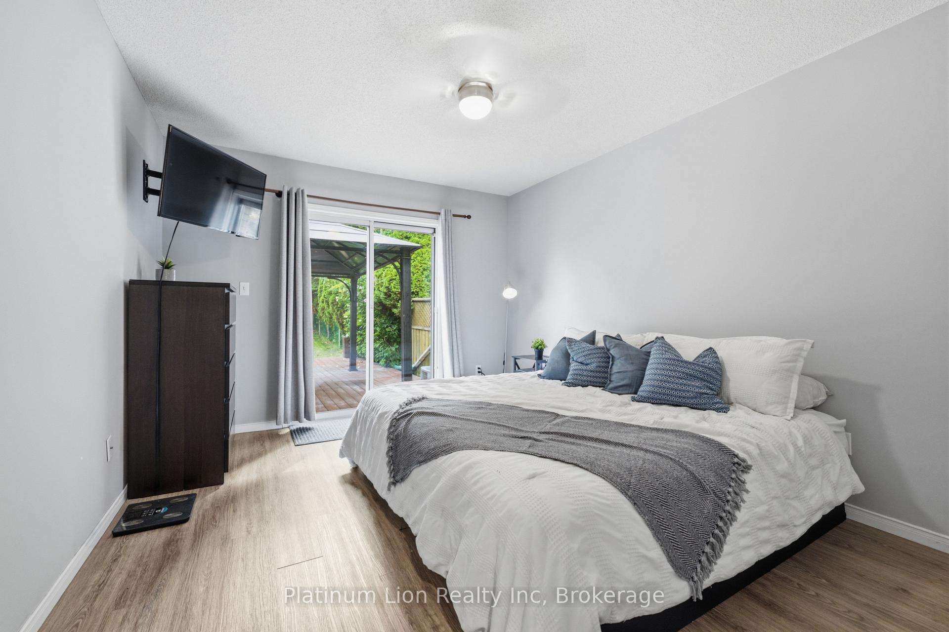 Photo 20 of 31 Galileo Boulevard, Brantford, North Park/Wood St. — HOMEH