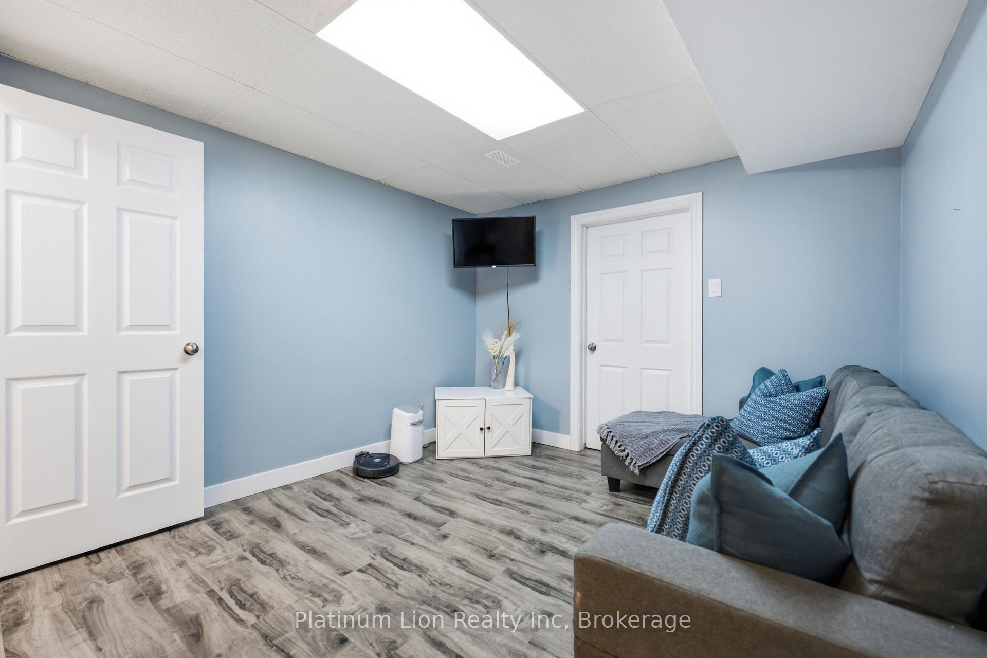 Photo 25 of 31 Galileo Boulevard, Brantford, North Park/Wood St. — HOMEH