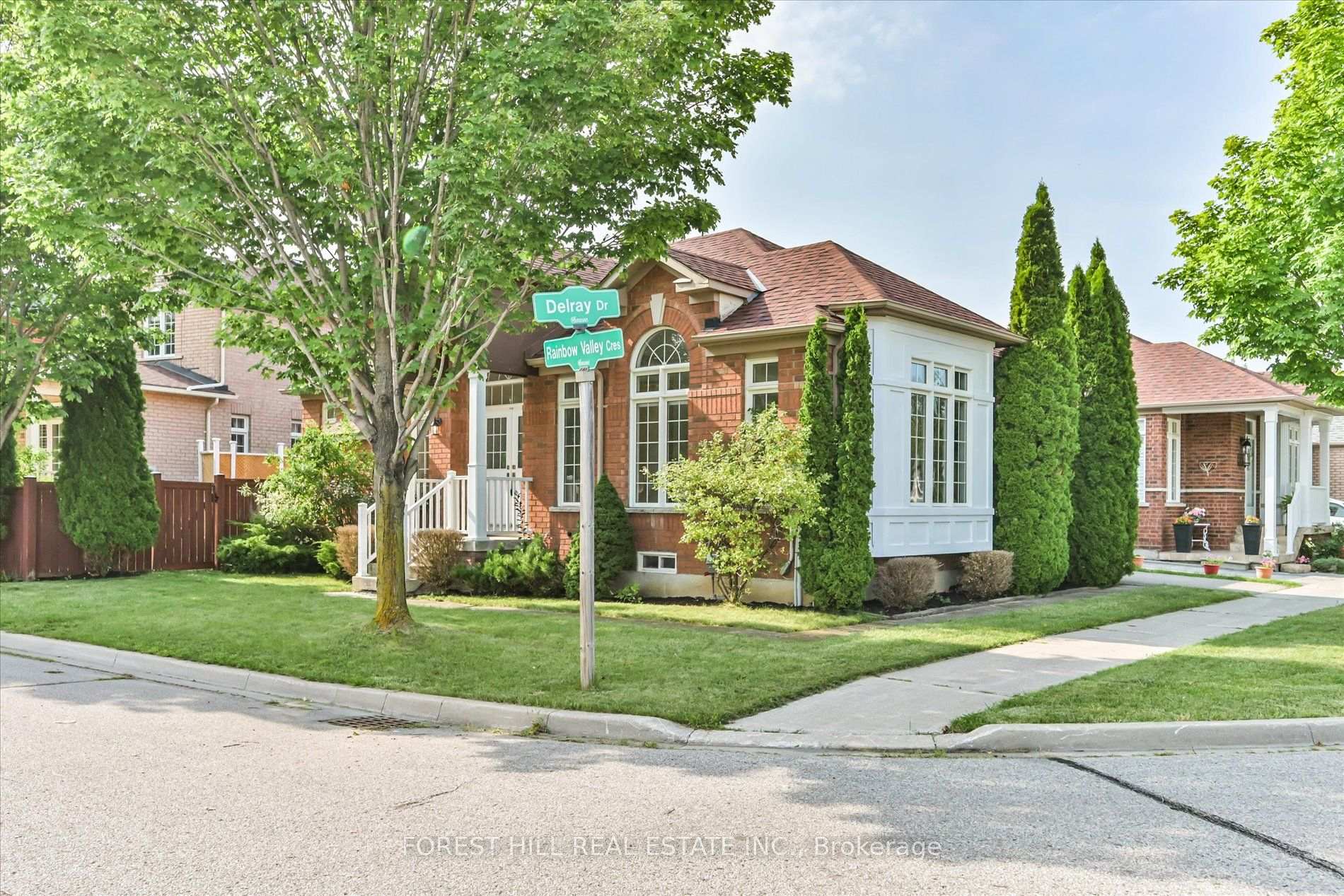 Photo 2 of 10 Delray Drive, Markham, Greensborough — HOMEH