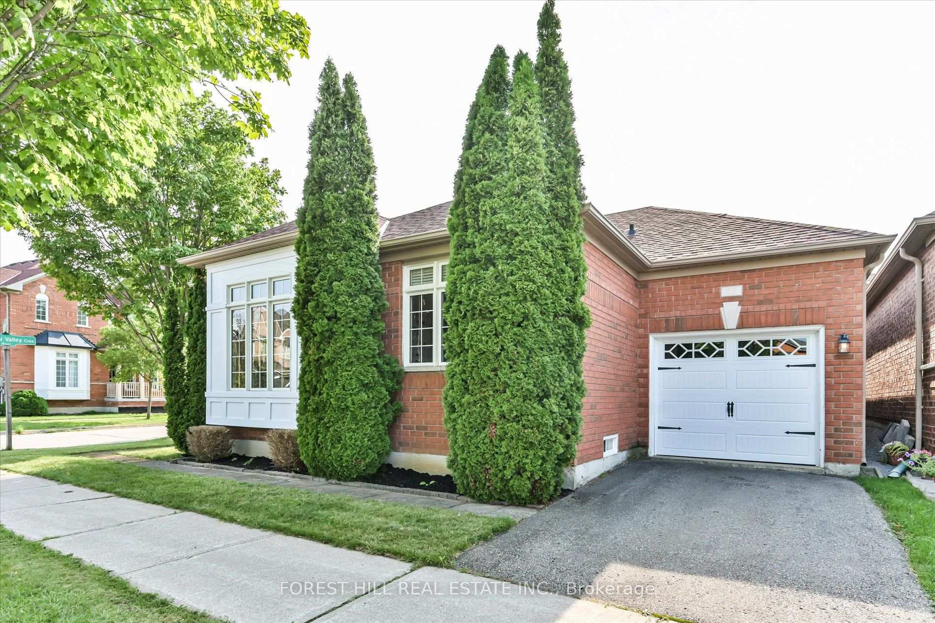 Photo 4 of 10 Delray Drive, Markham, Greensborough — HOMEH