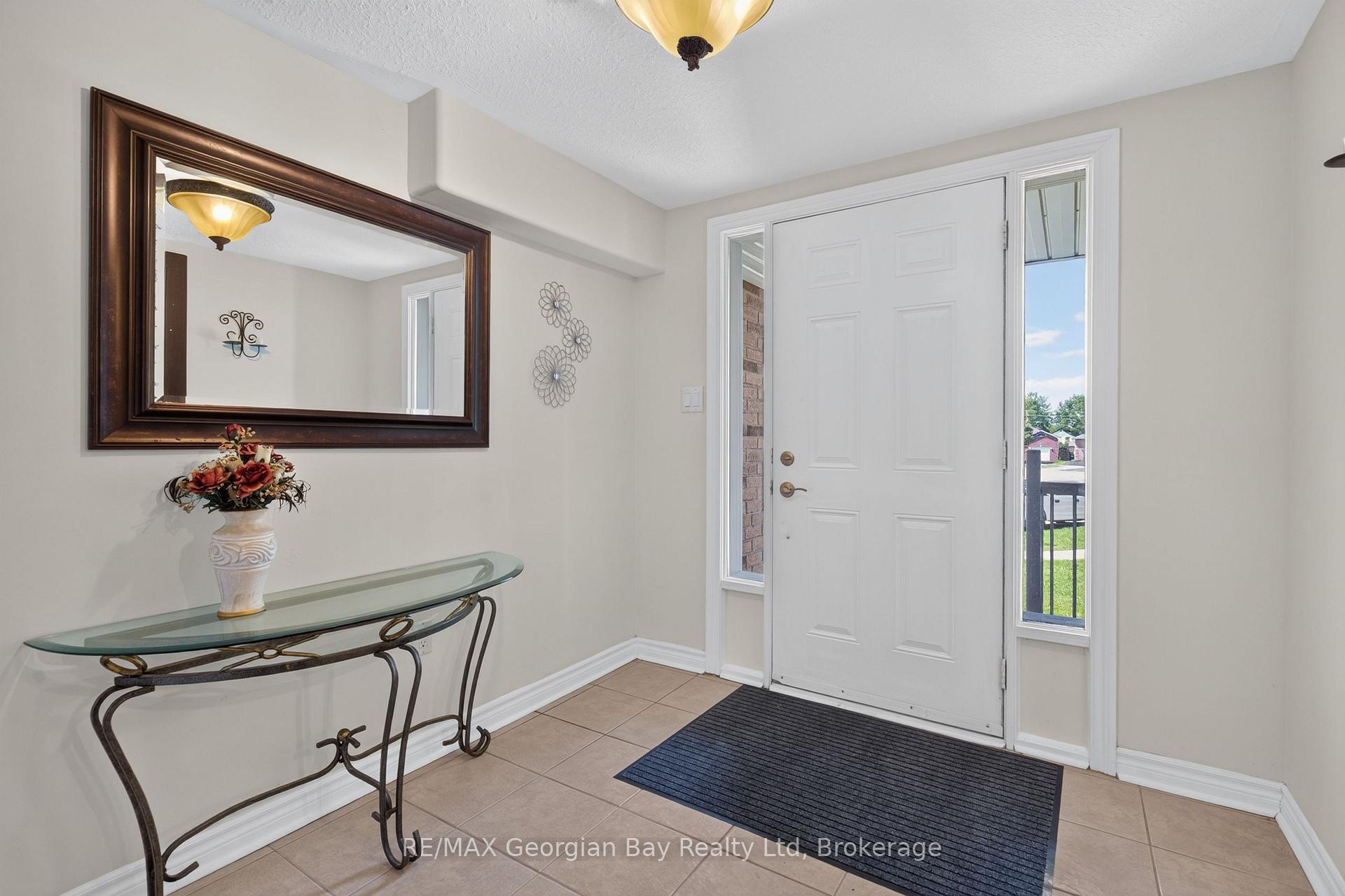Photo 3 of 423 Irwin Street, Midland — HOMEH