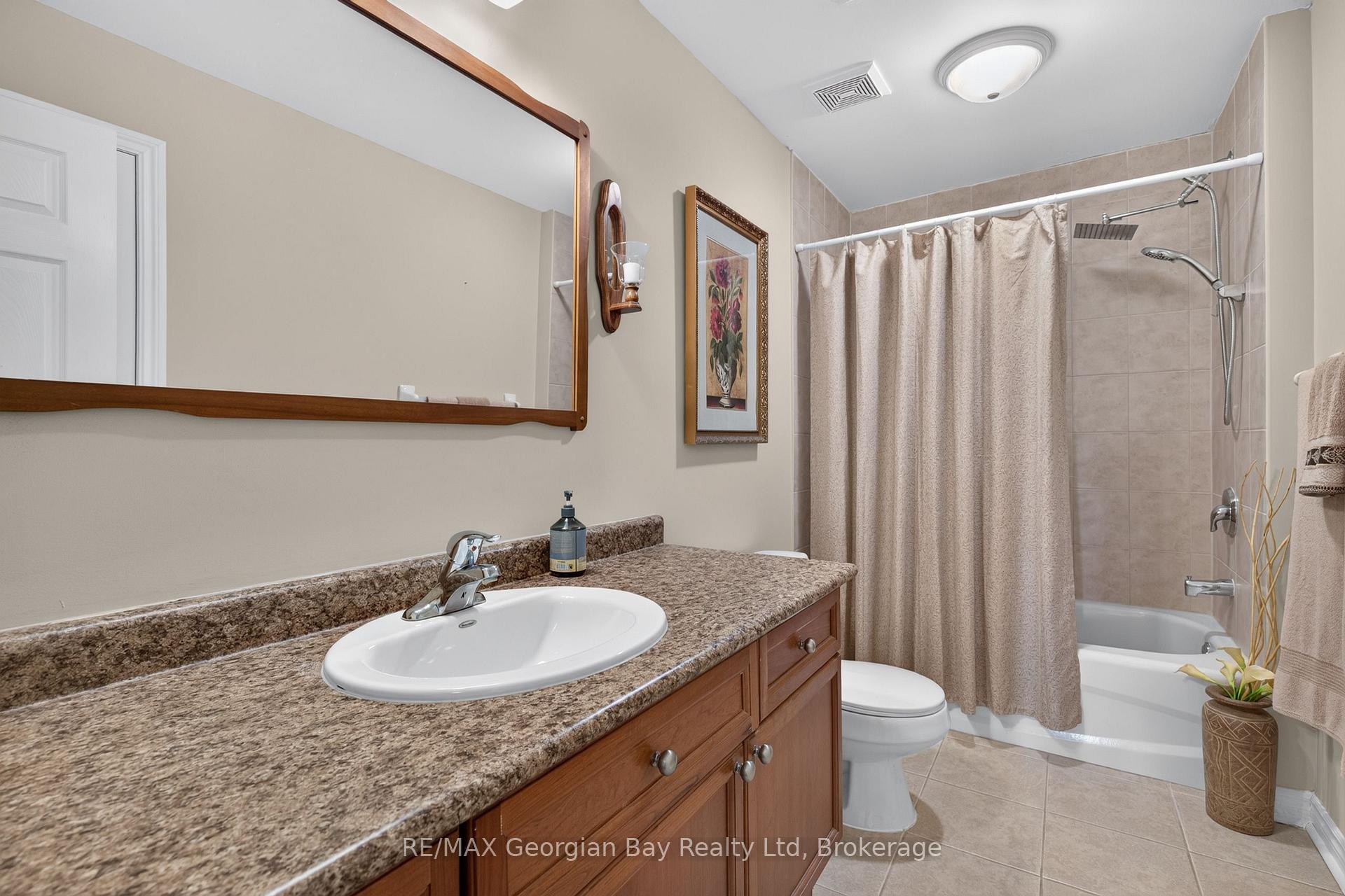 Photo 9 of 423 Irwin Street, Midland — HOMEH