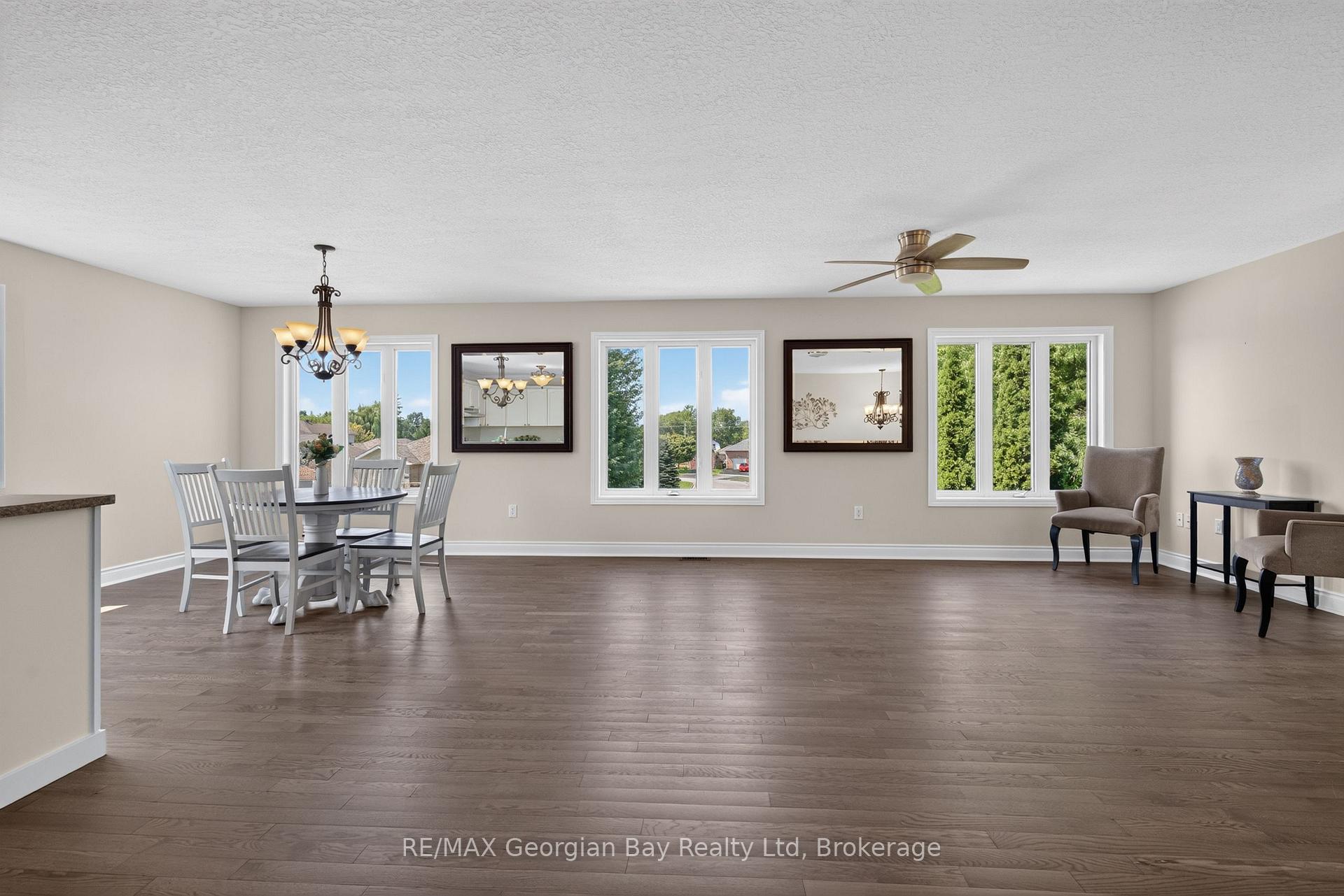Photo 11 of 423 Irwin Street, Midland — HOMEH