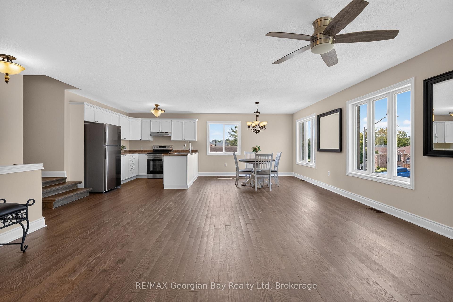 Photo 12 of 423 Irwin Street, Midland — HOMEH