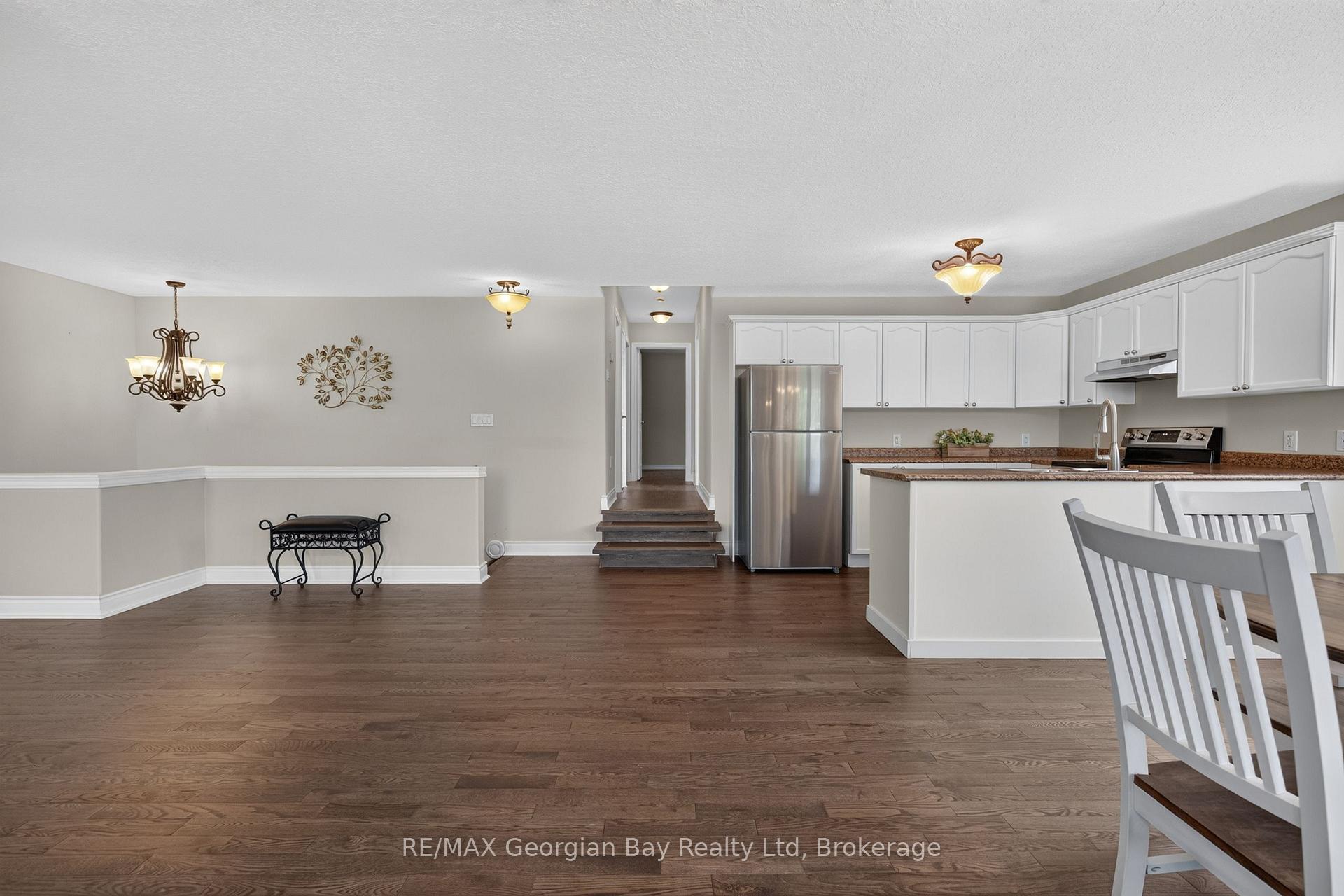 Photo 13 of 423 Irwin Street, Midland — HOMEH