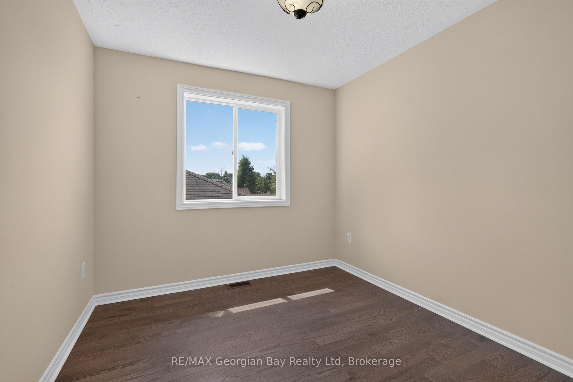 Photo 17 of 423 Irwin Street, Midland — HOMEH