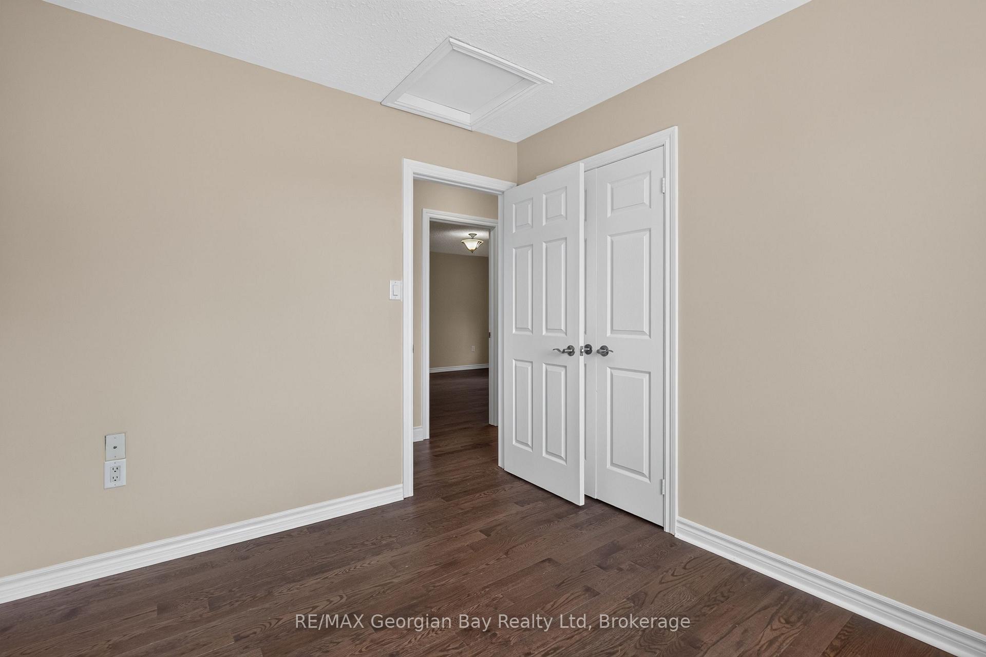 Photo 18 of 423 Irwin Street, Midland — HOMEH