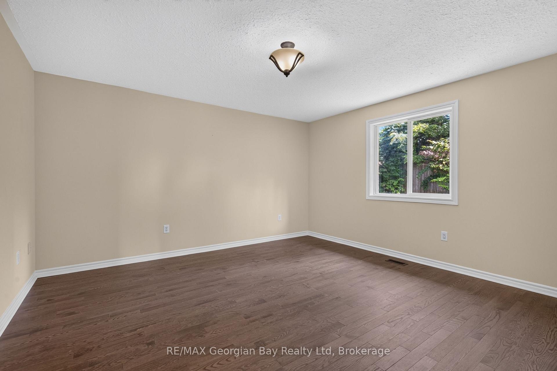 Photo 19 of 423 Irwin Street, Midland — HOMEH