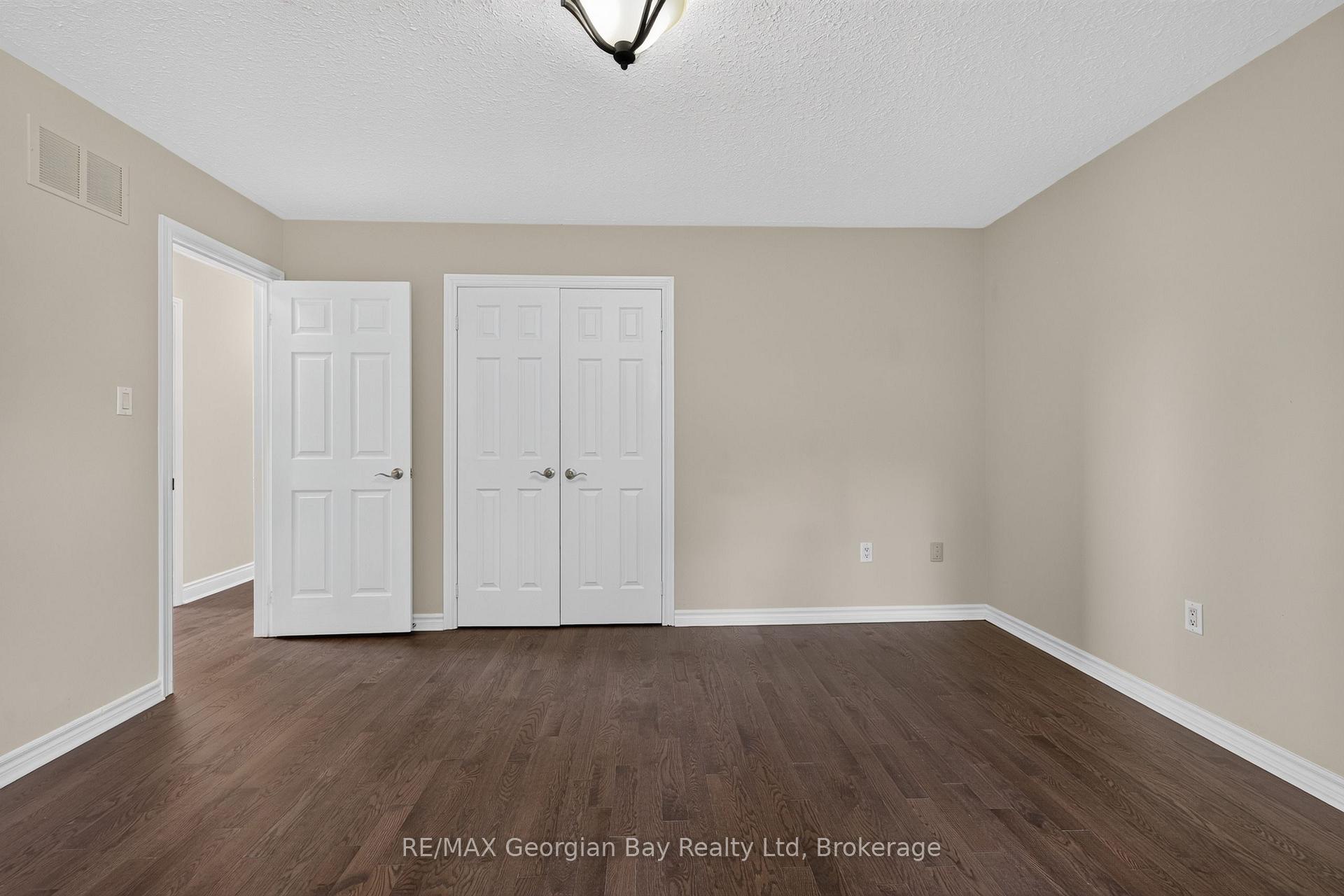 Photo 20 of 423 Irwin Street, Midland — HOMEH