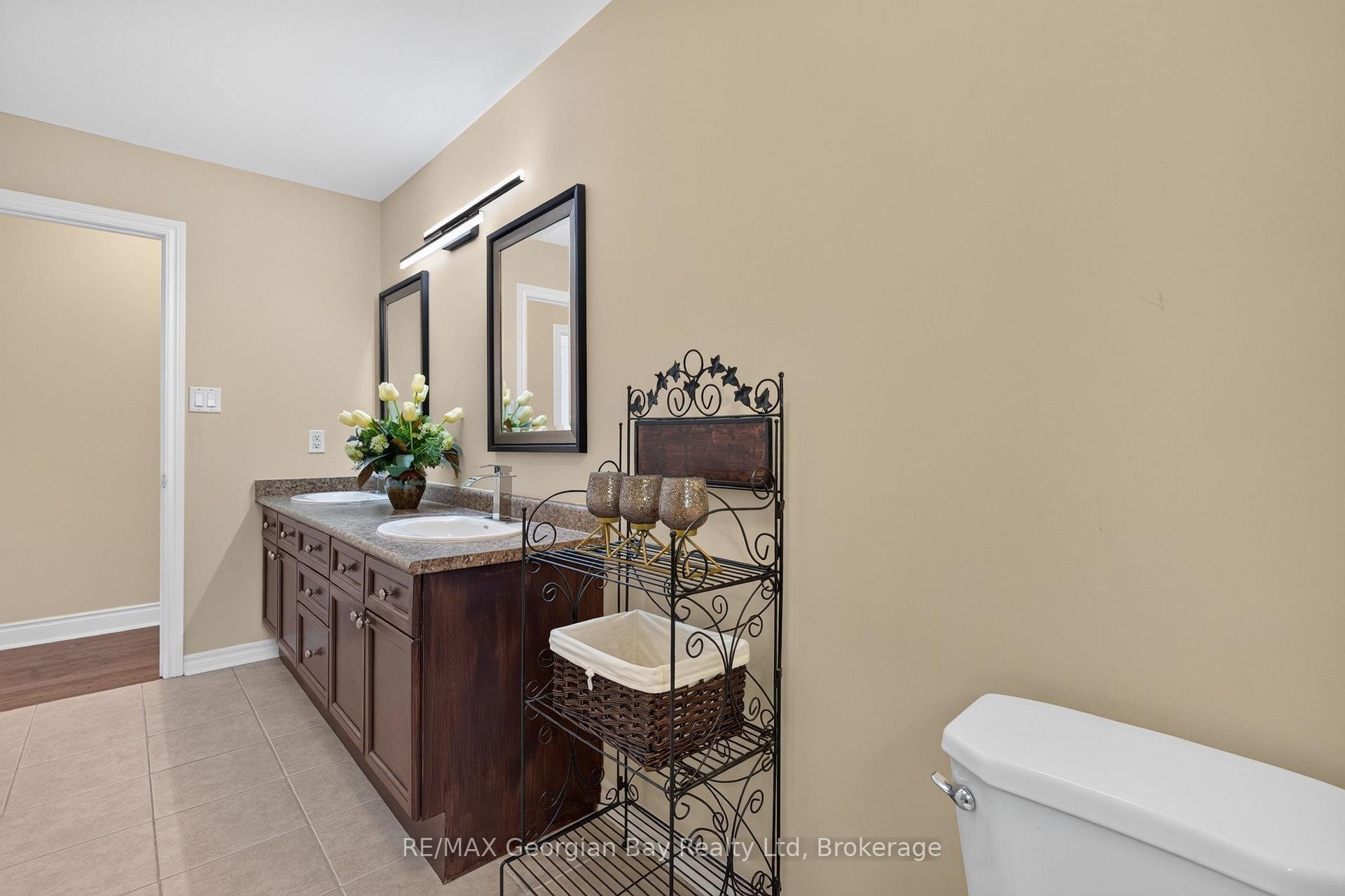 Photo 24 of 423 Irwin Street, Midland — HOMEH