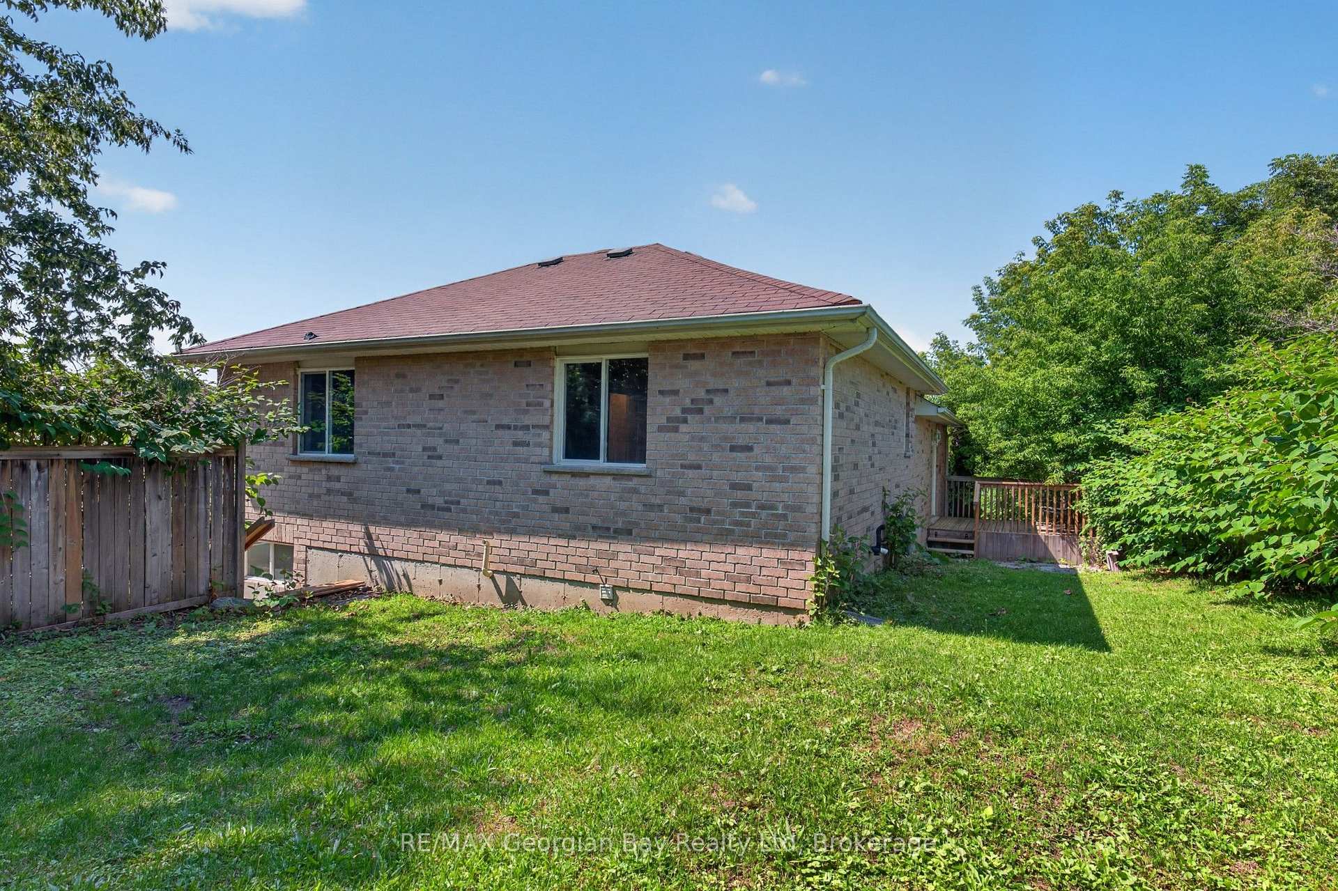 Photo 26 of 423 Irwin Street, Midland — HOMEH