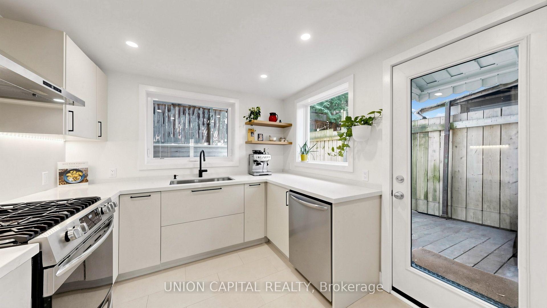 Photo 11 of 944 Dundas Street E, Toronto, South Riverdale — HOMEH